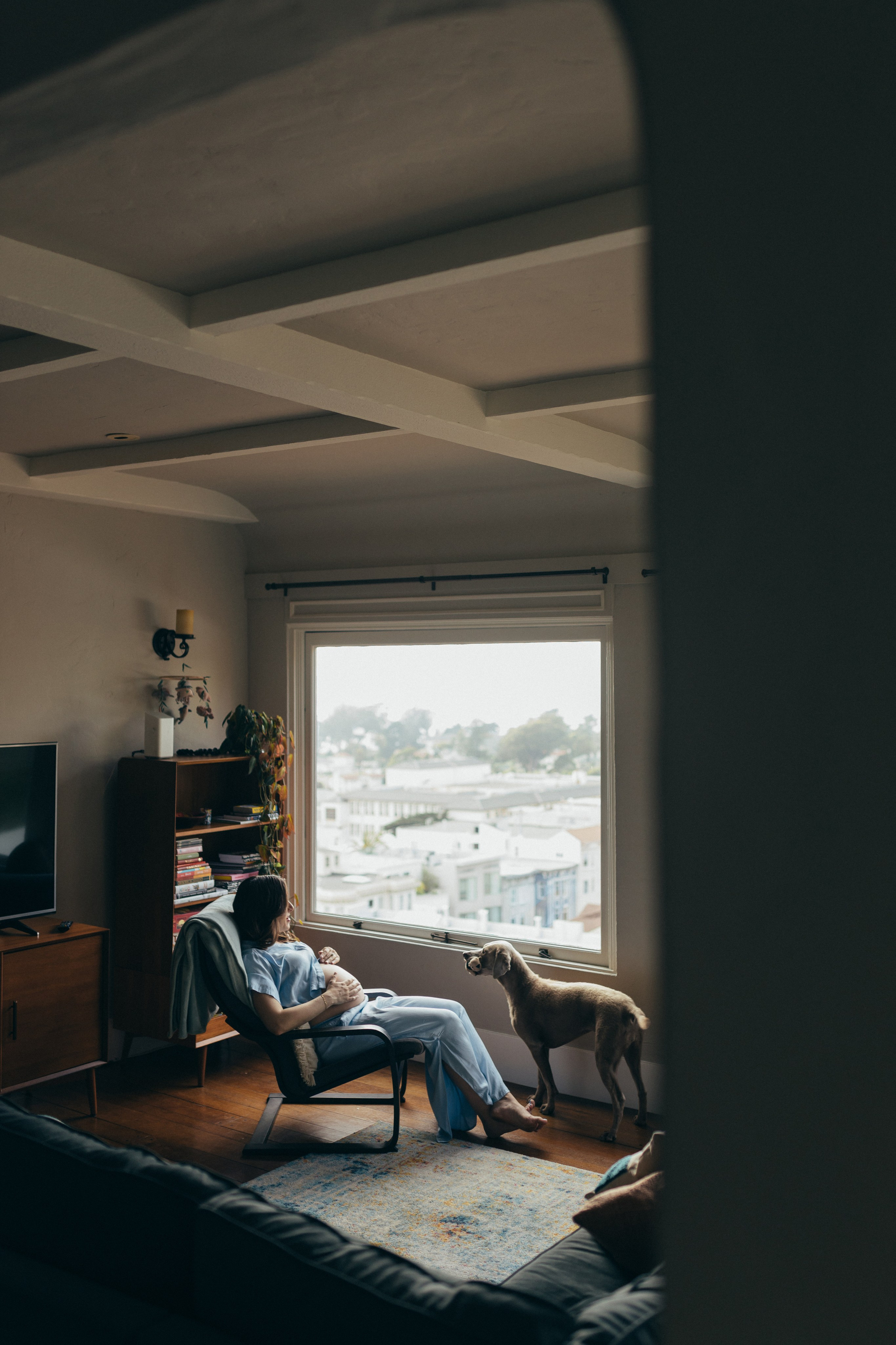 Cozy Home Maternity Photo session. Maternity, newborn photographer in the Bay Area|Iryna Rakivnenko