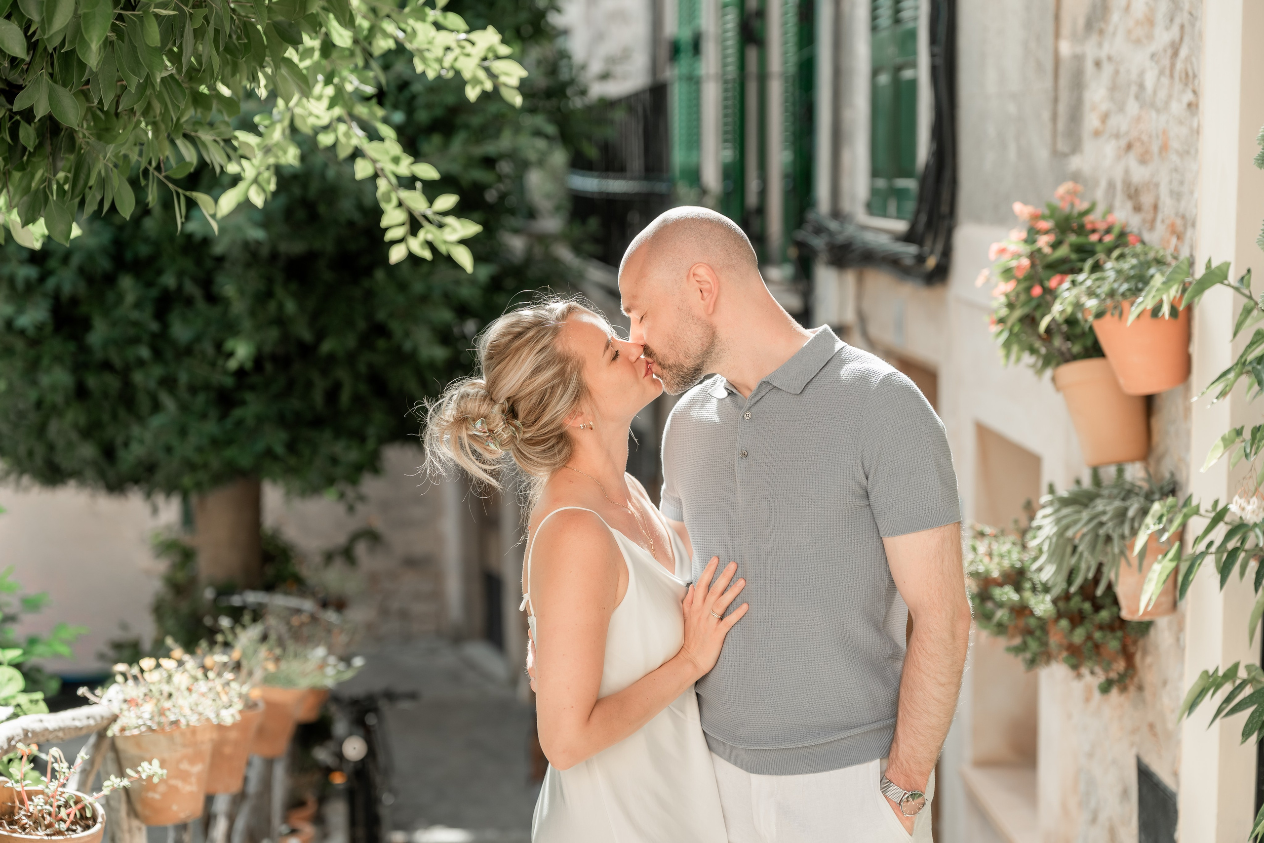 Love Story in Valdemossa. Deine Fotografin auf Mallorca für Familien und Business