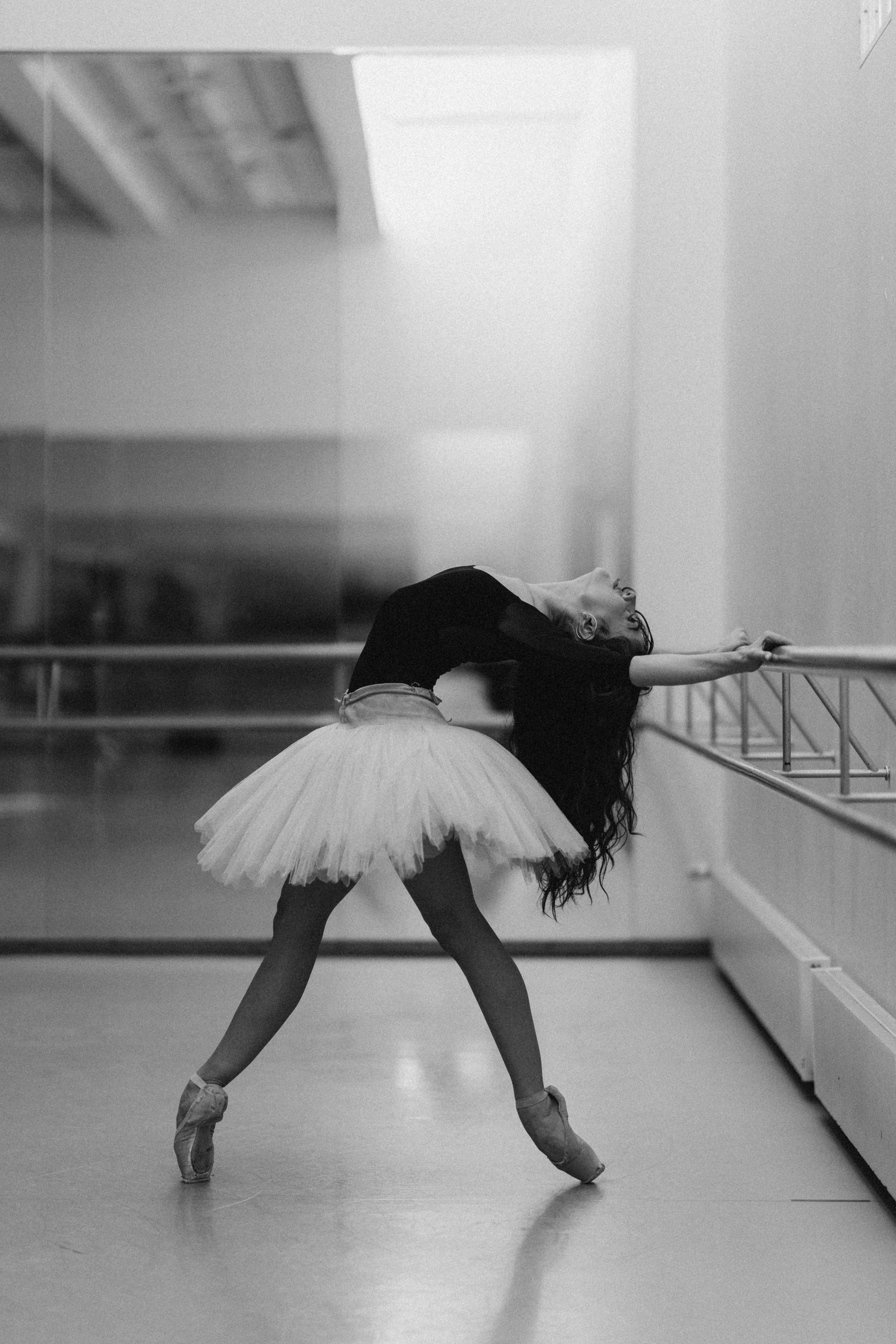 DANCERS. Victoria Olonen – Cinematic Portrait Artist | Helsinki & Europe