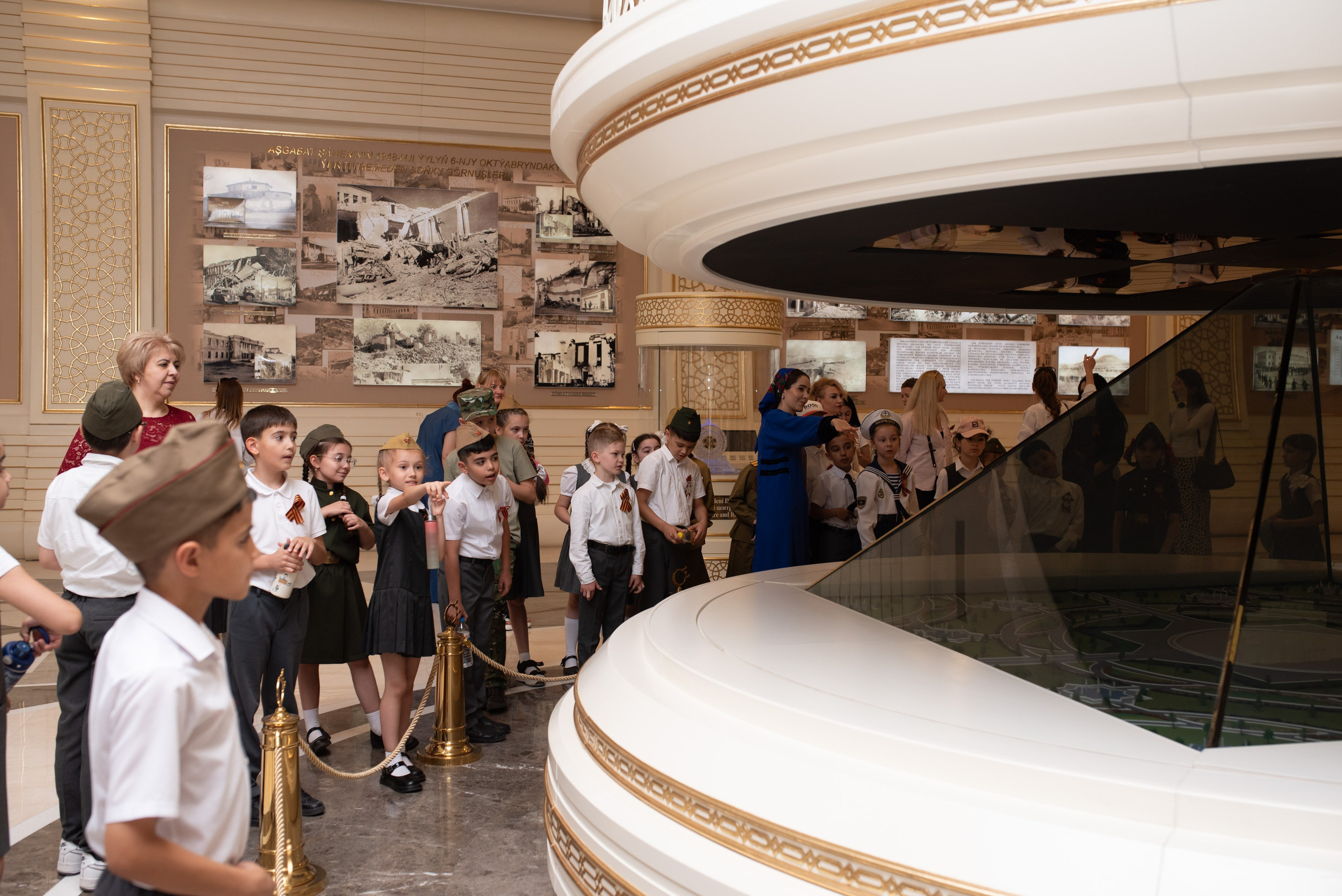 Вечный огонь 2"А» класс. Ваш фотограф в Ашхабаде Гамлет Осипов