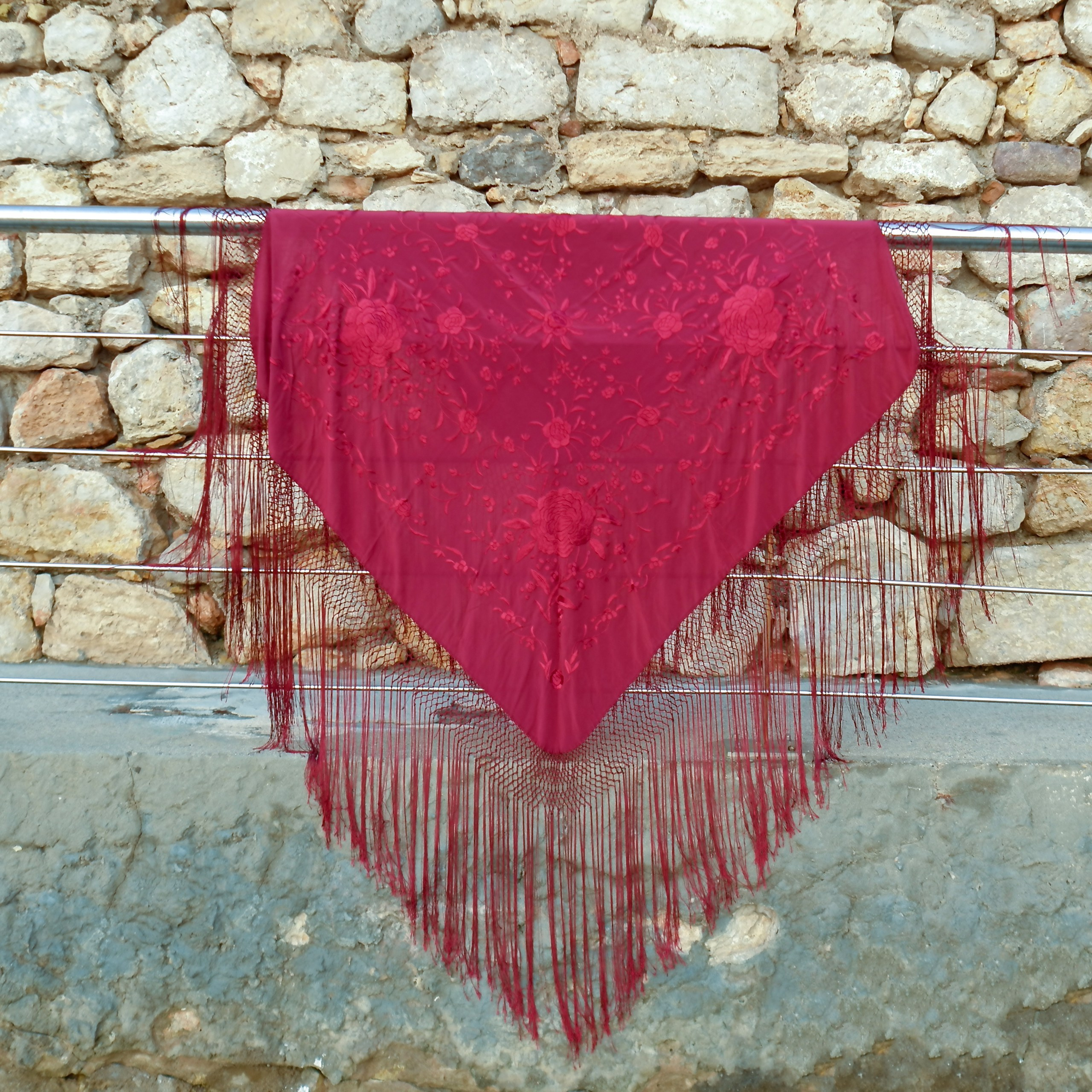 Manilashawlred. Современнные и актикварные украшения в Барселоне, Москве и Санкт-Петербурге