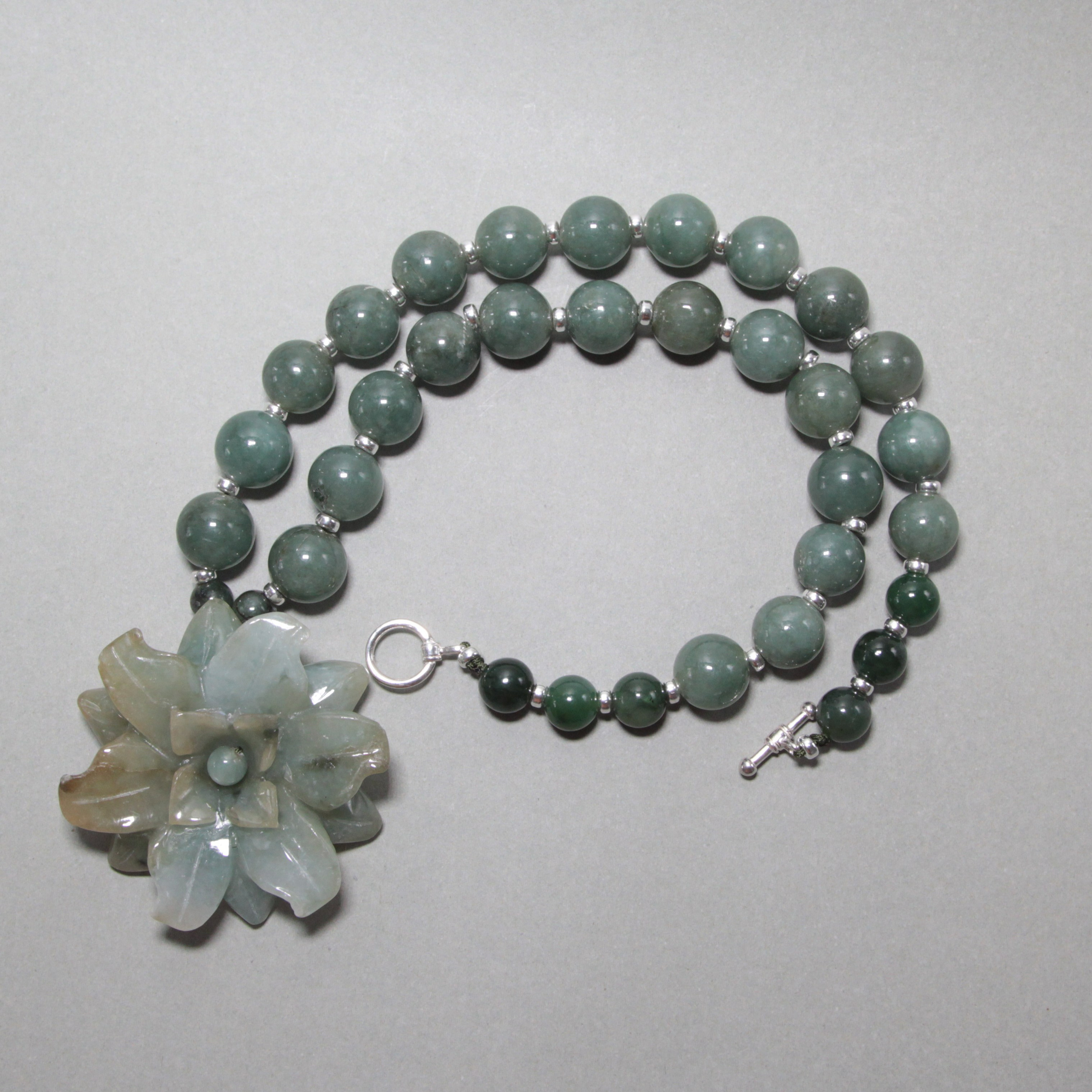 Nefriterose. Современнные и актикварные украшения в Барселоне, Москве и Санкт-Петербурге