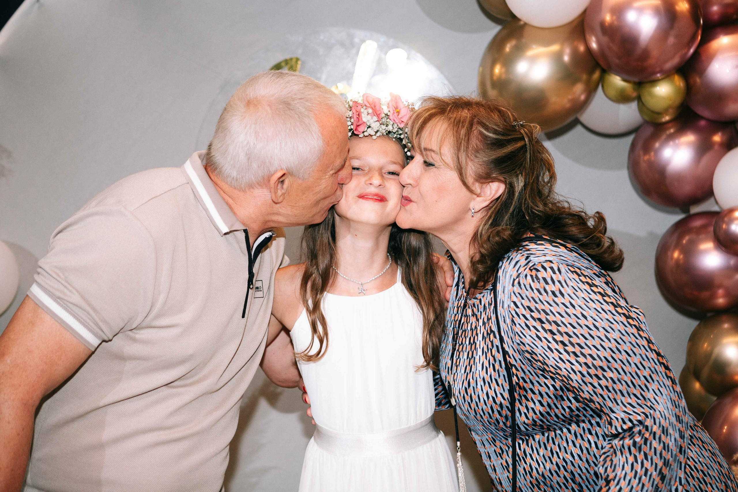 PARTY WITH FRIENDS. Https://shi-photo.com/