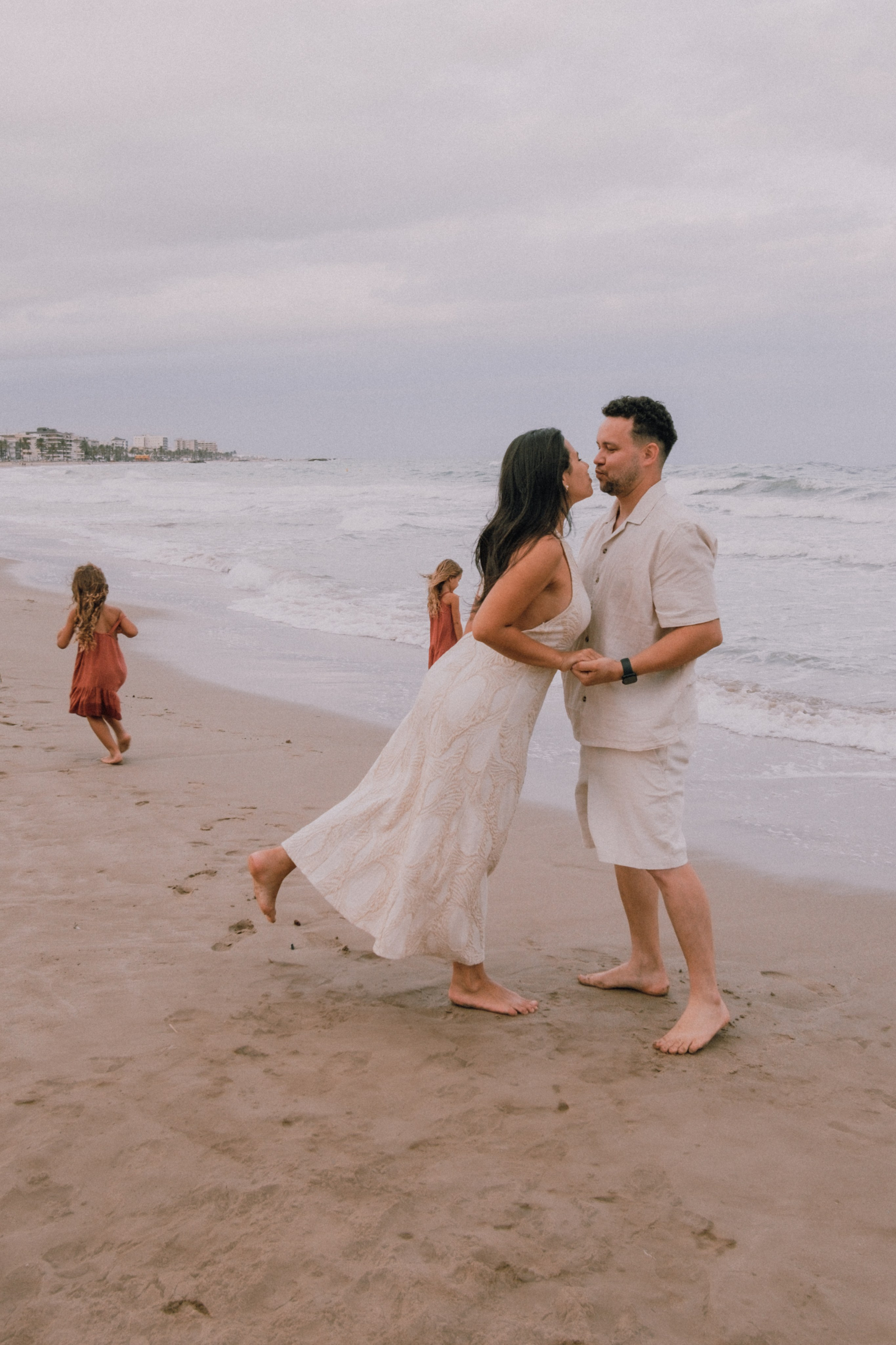 Семейная фотосессия на пляже. Профессиональная фотосъемка в Калафелле — Елена Медведева