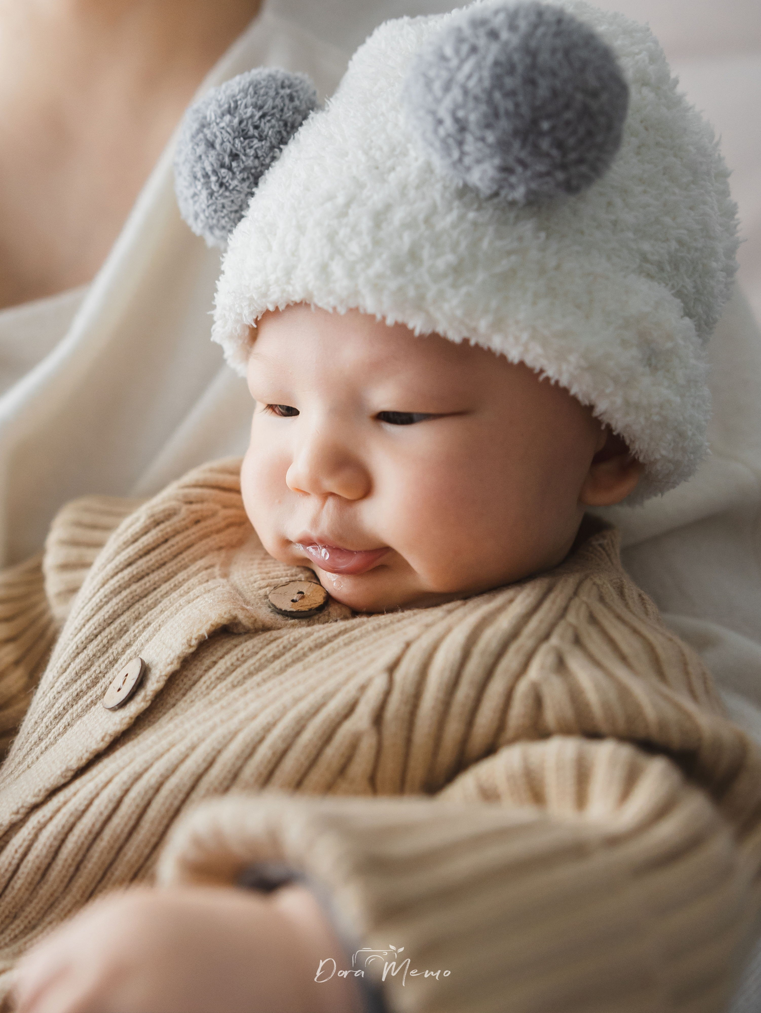 Shanghai Lifestyle Newborn Photography | Cozy At-Home Baby Session with Pets. Shanghai Family Photographer Dora