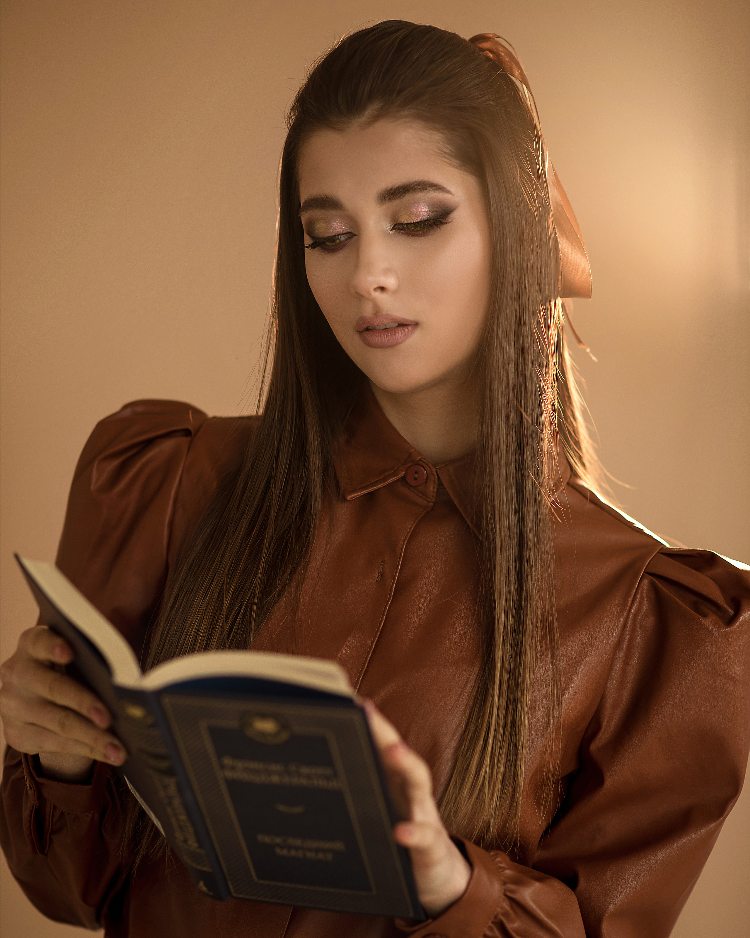 Студийная съёмка для блока художницы