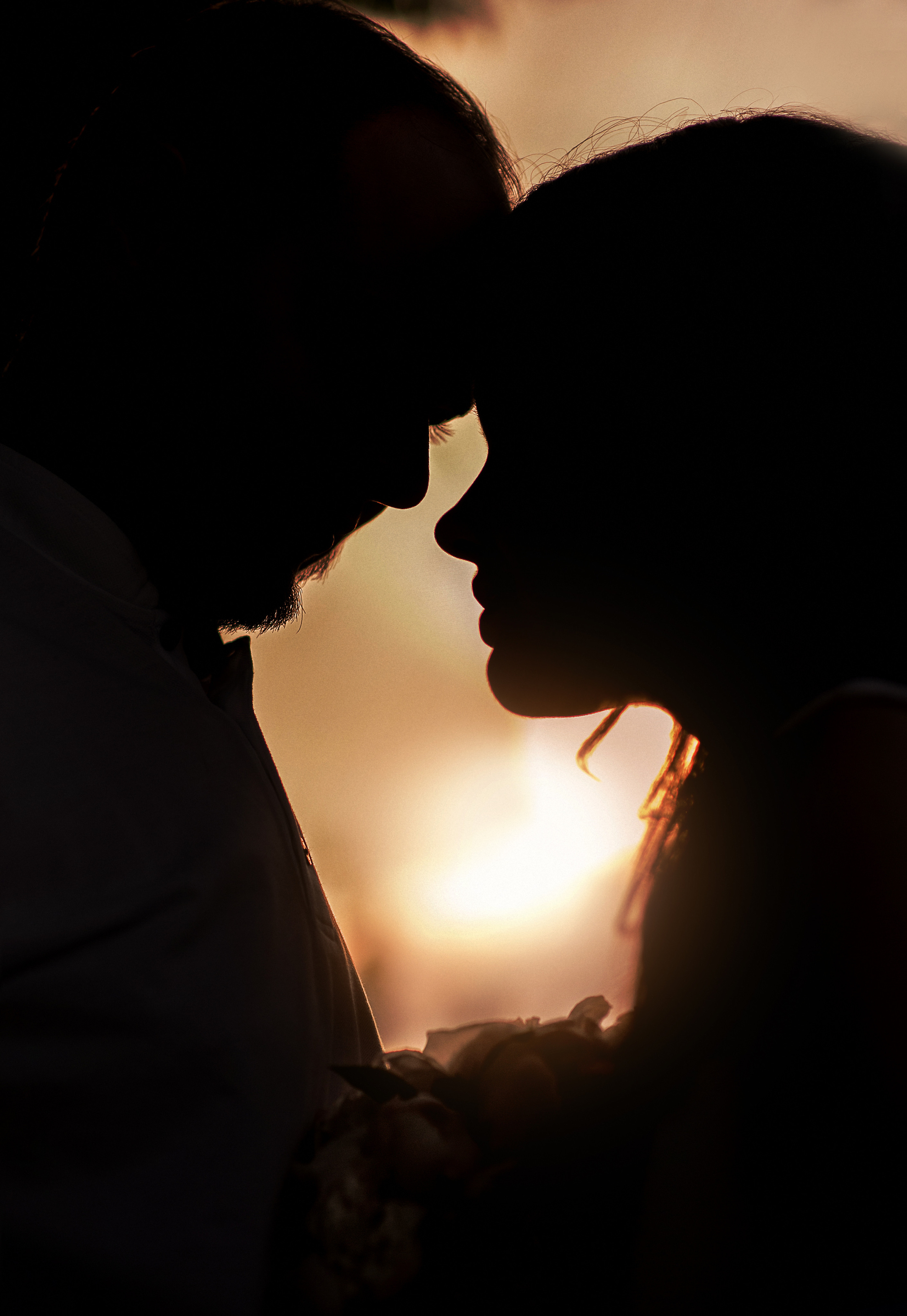 Закатный  портрет пары — свадьба в Анталии