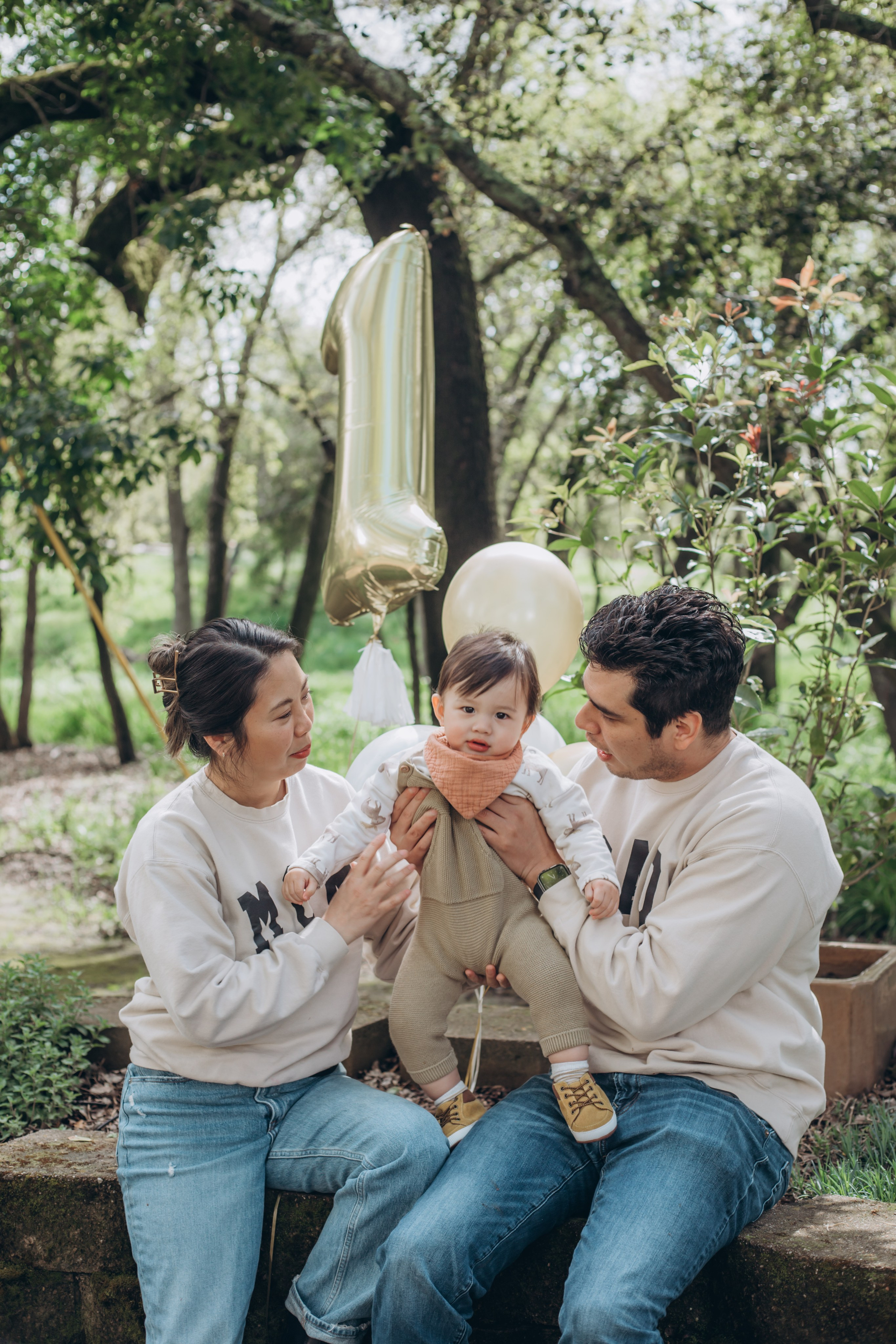Family in nature. Family and children’s lifestyle photographer Elena Tumanova