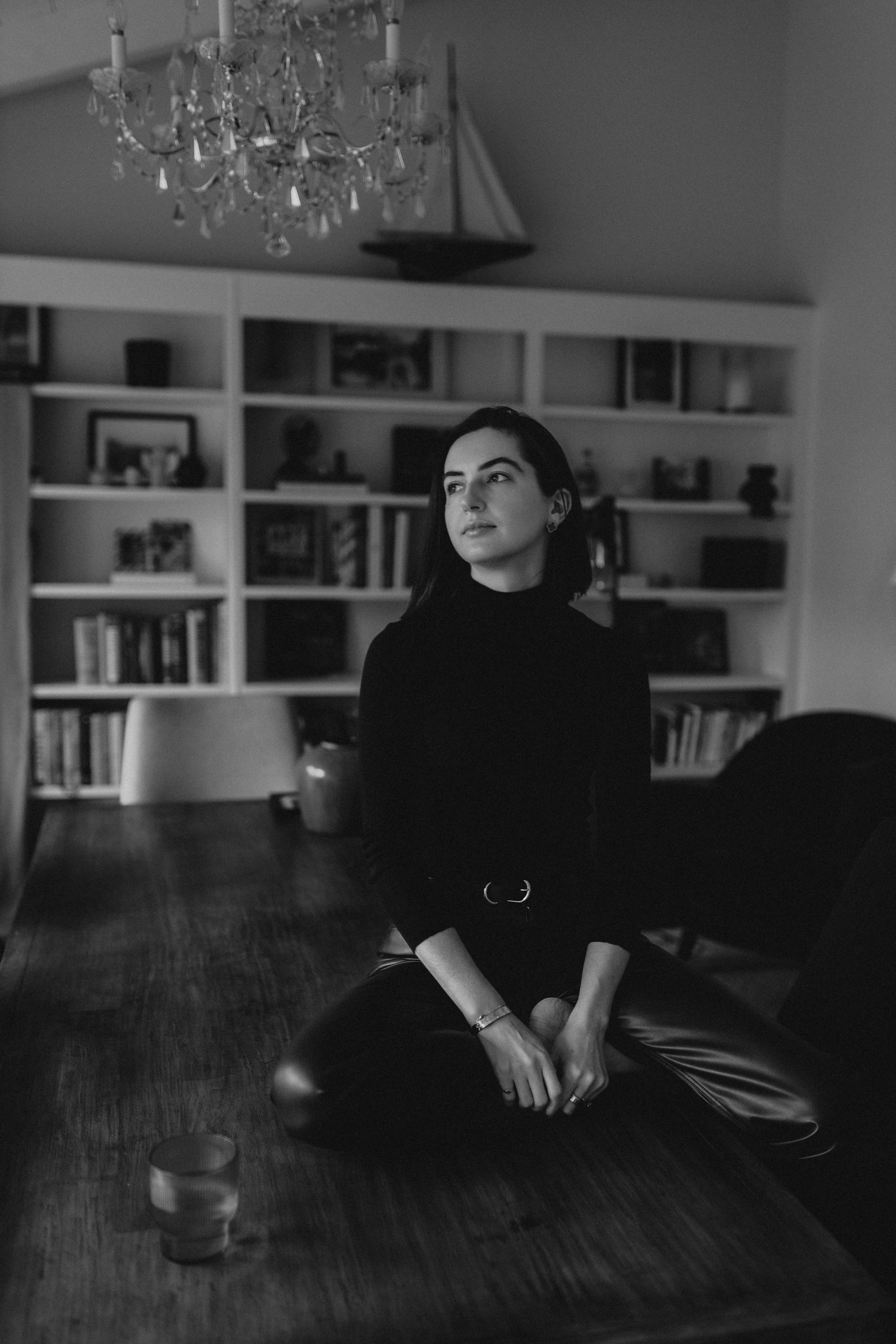 Your minimalistic home portrait may look like. Maternity, newborn photographer in the Bay Area|Iryna Rakivnenko