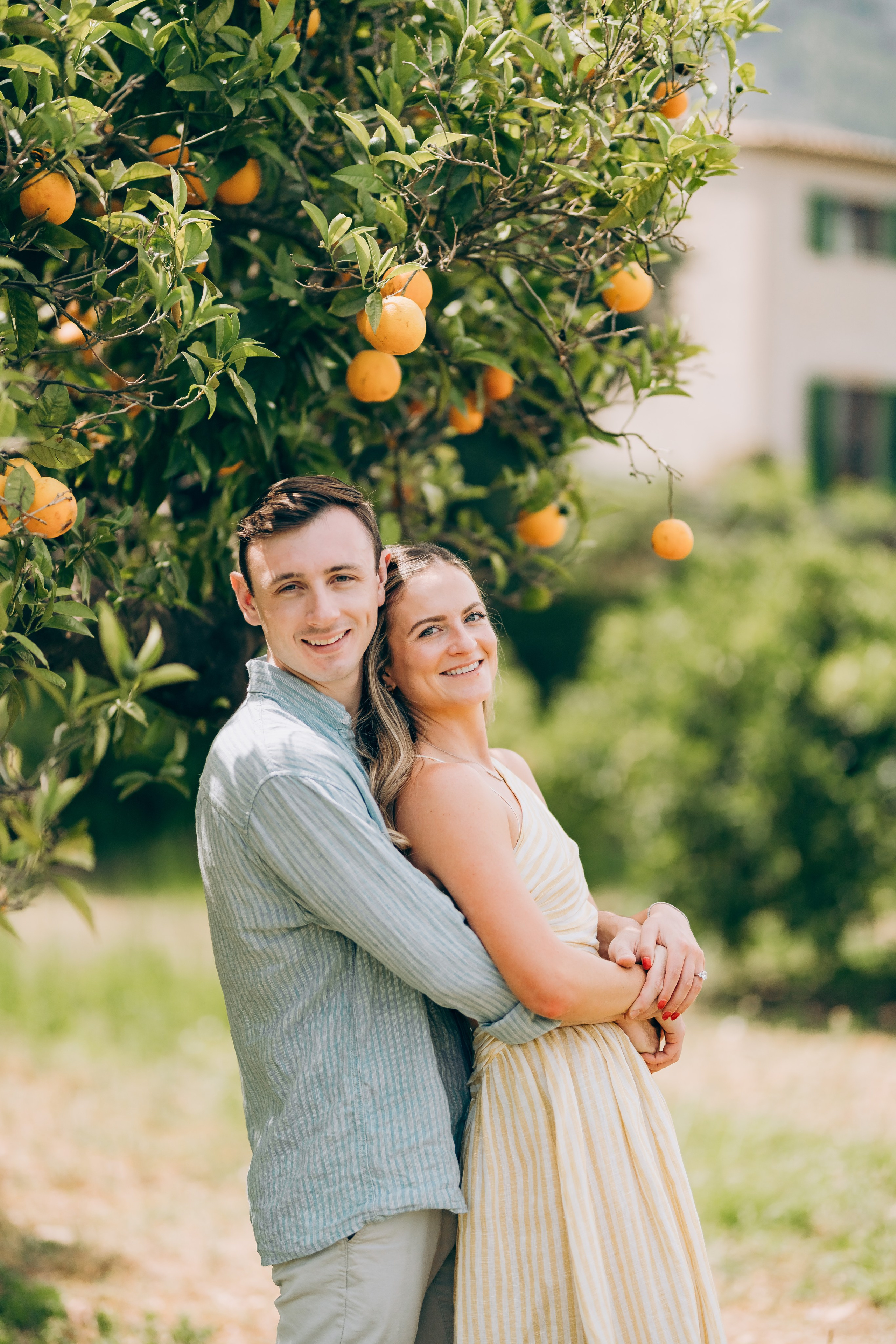 Relaxed Couple Session in Mallorca — Citrus Fields & Seaside. Фотограф у Пальма де Майорка