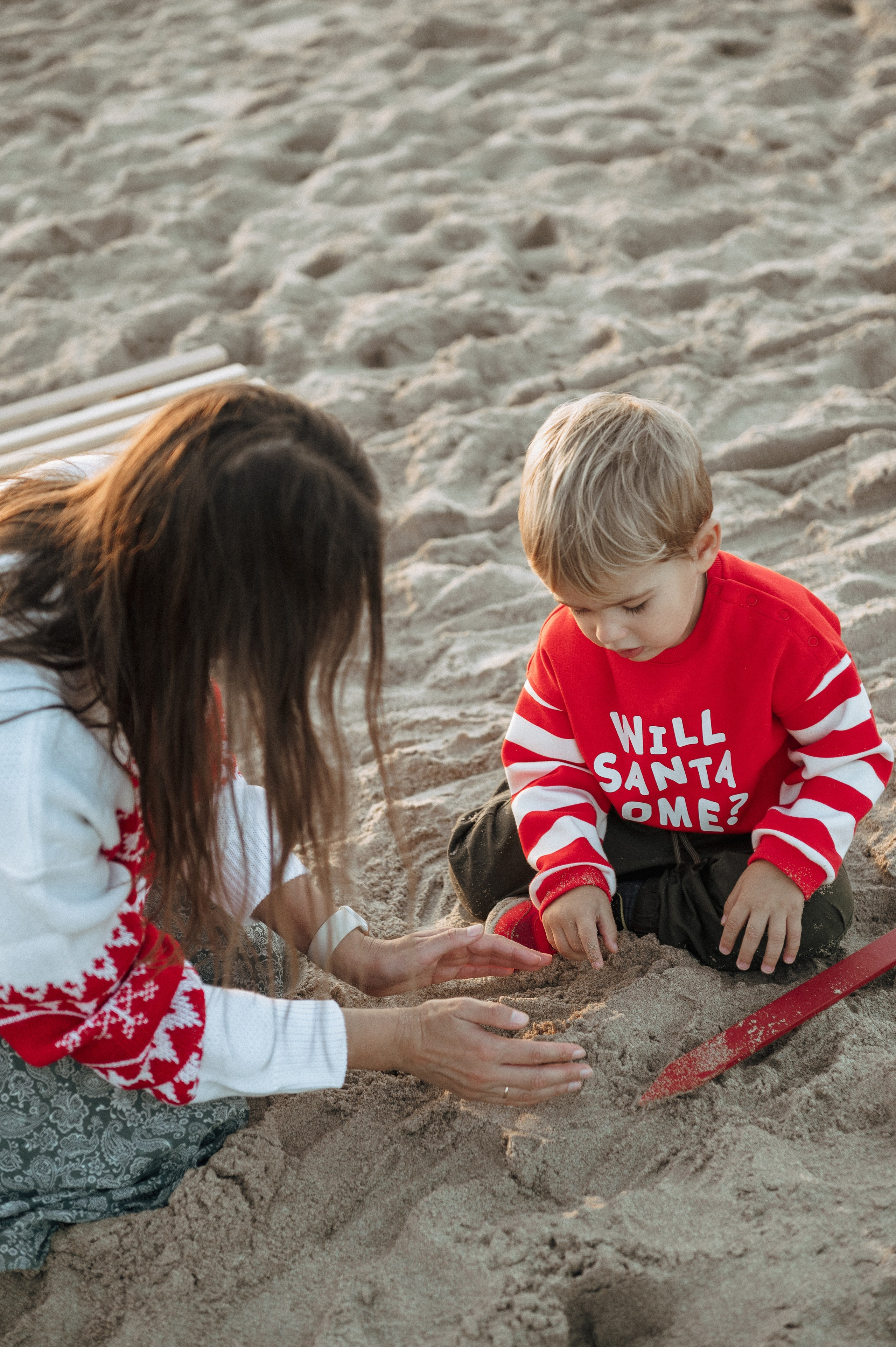 Family Christmas photoshoot on the beach in Portugal. Ваш фотограф в Лиссабоне — Анна Белова