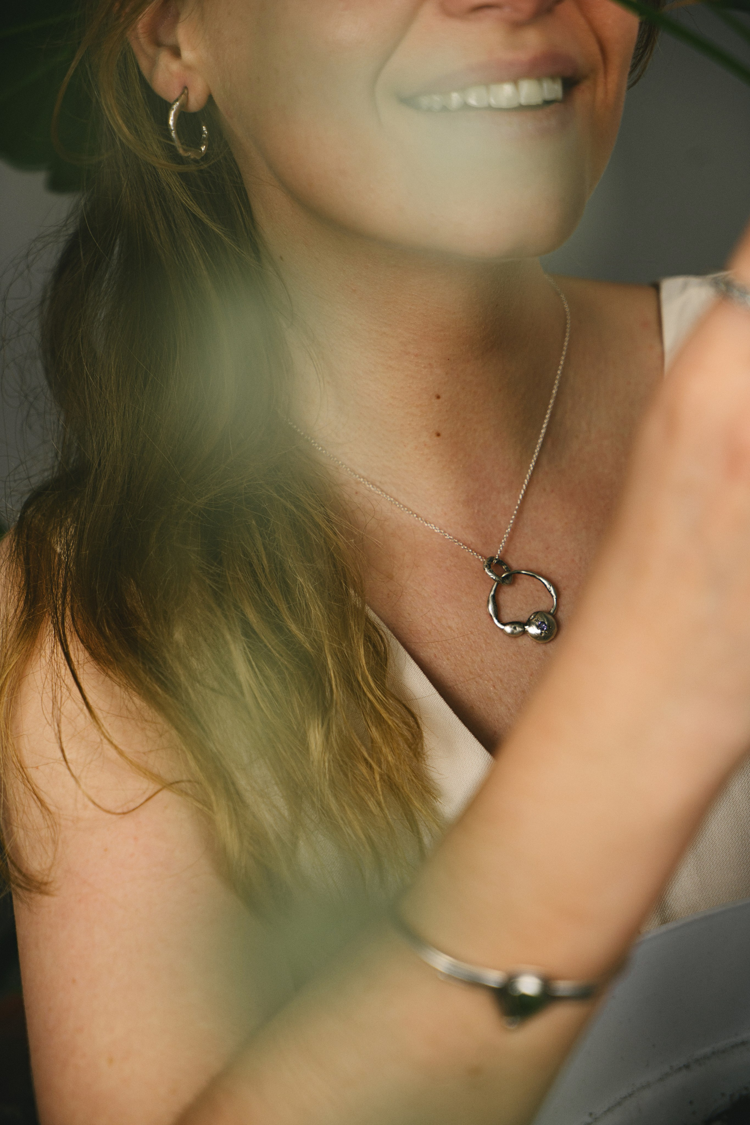 Fotografía de joyas en barcelona. Creador de contenido visual en Barcelona | Dima Kit