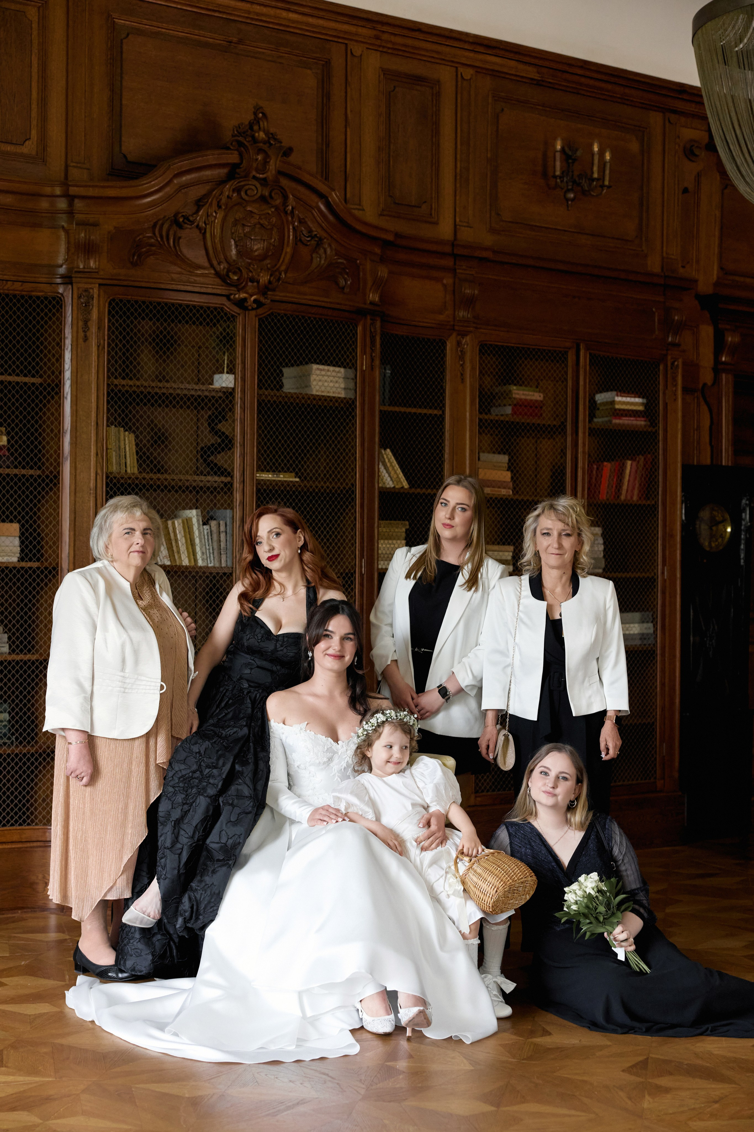 Wiktoria & Kacper. Pałac Goetz. Fotograf ślubny i rodzinny w Krakowie Yana Klymova