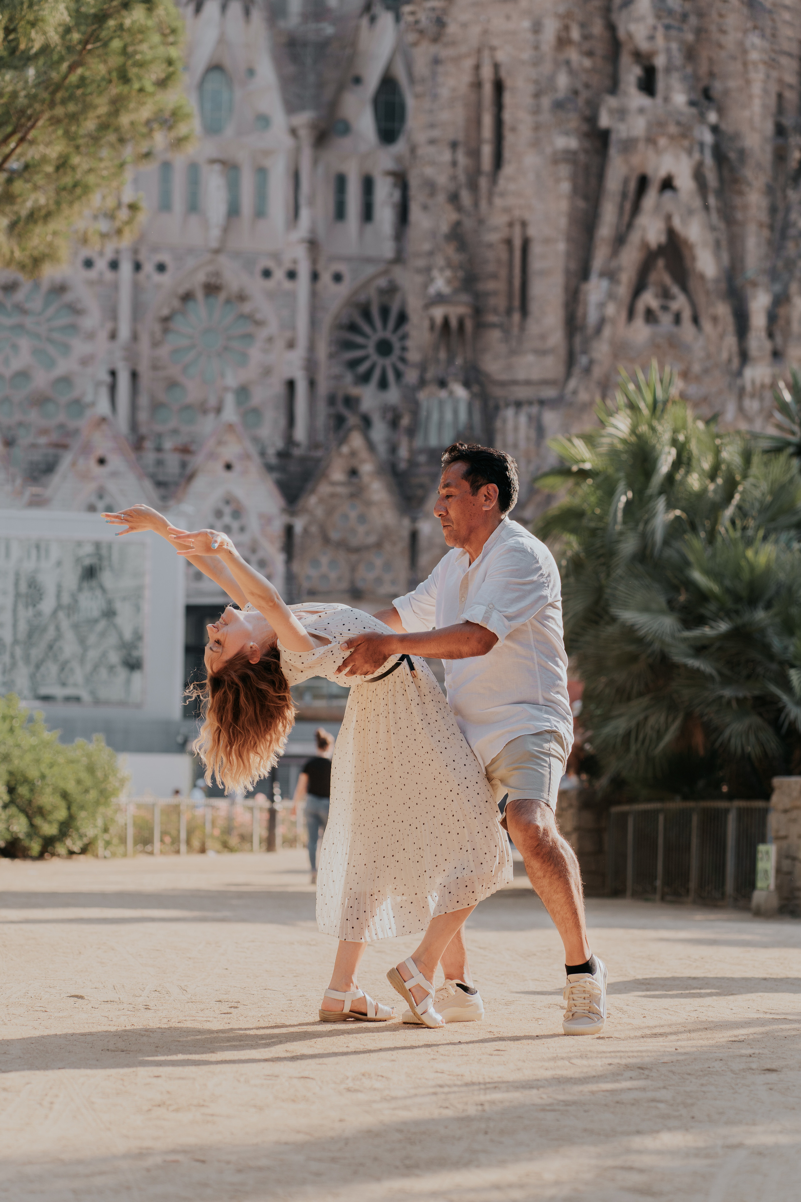 Love Story Dance in Barcelona. DiaFoto — Wow Photographer in Barcelona | Premium Barcelona Photoshoot Experience