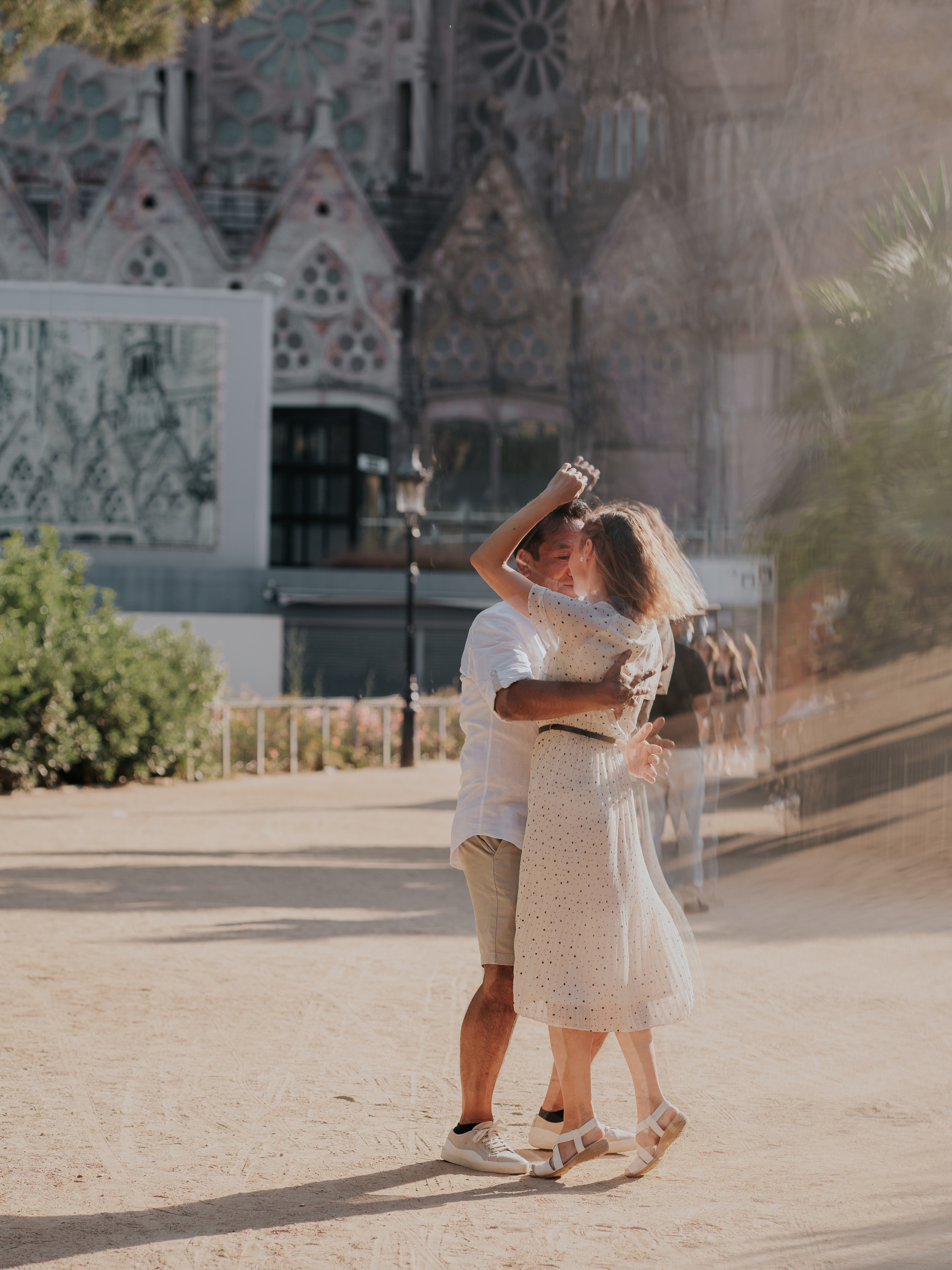 Love Story Dance in Barcelona. DiaFoto — Wow Photographer in Barcelona | Premium Barcelona Photoshoot Experience