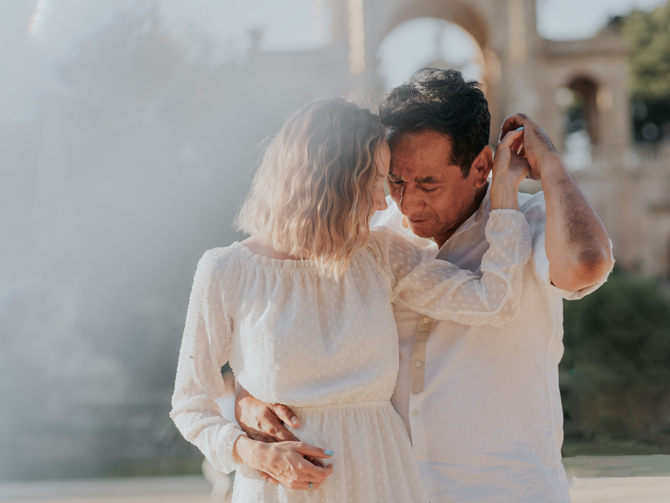 Love Story Dance in Barcelona. DiaFoto — Wow Photographer in Barcelona | Premium Barcelona Photoshoot Experience
