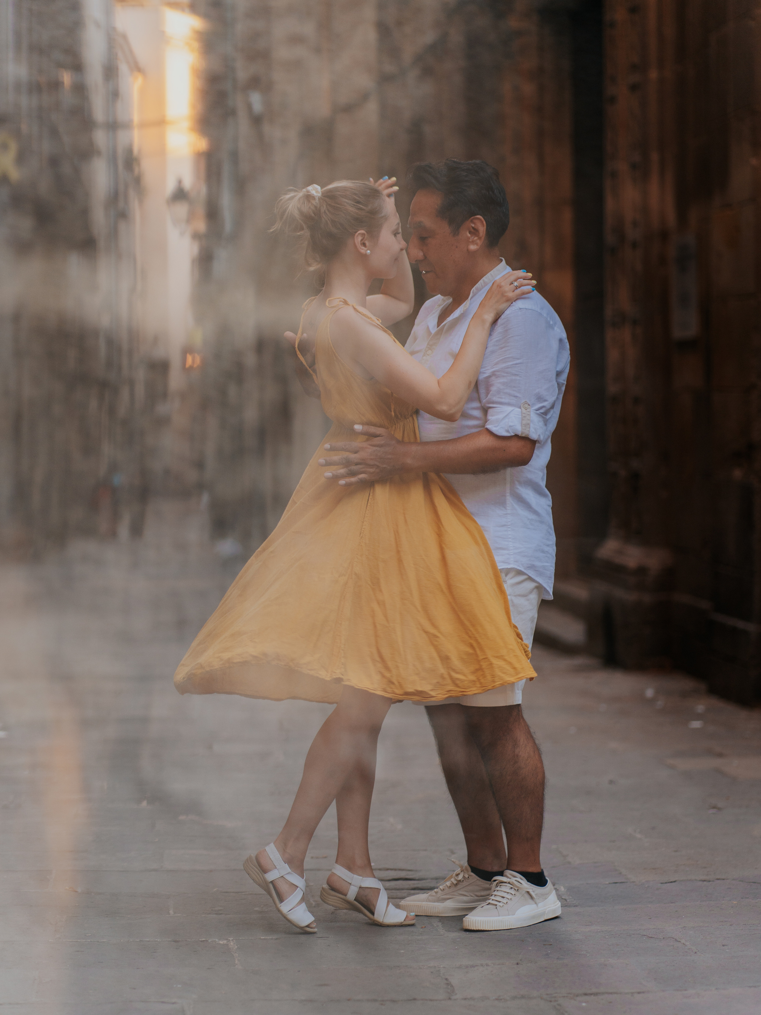 Love Story Dance in Barcelona. DiaFoto — Wow Photographer in Barcelona | Premium Barcelona Photoshoot Experience