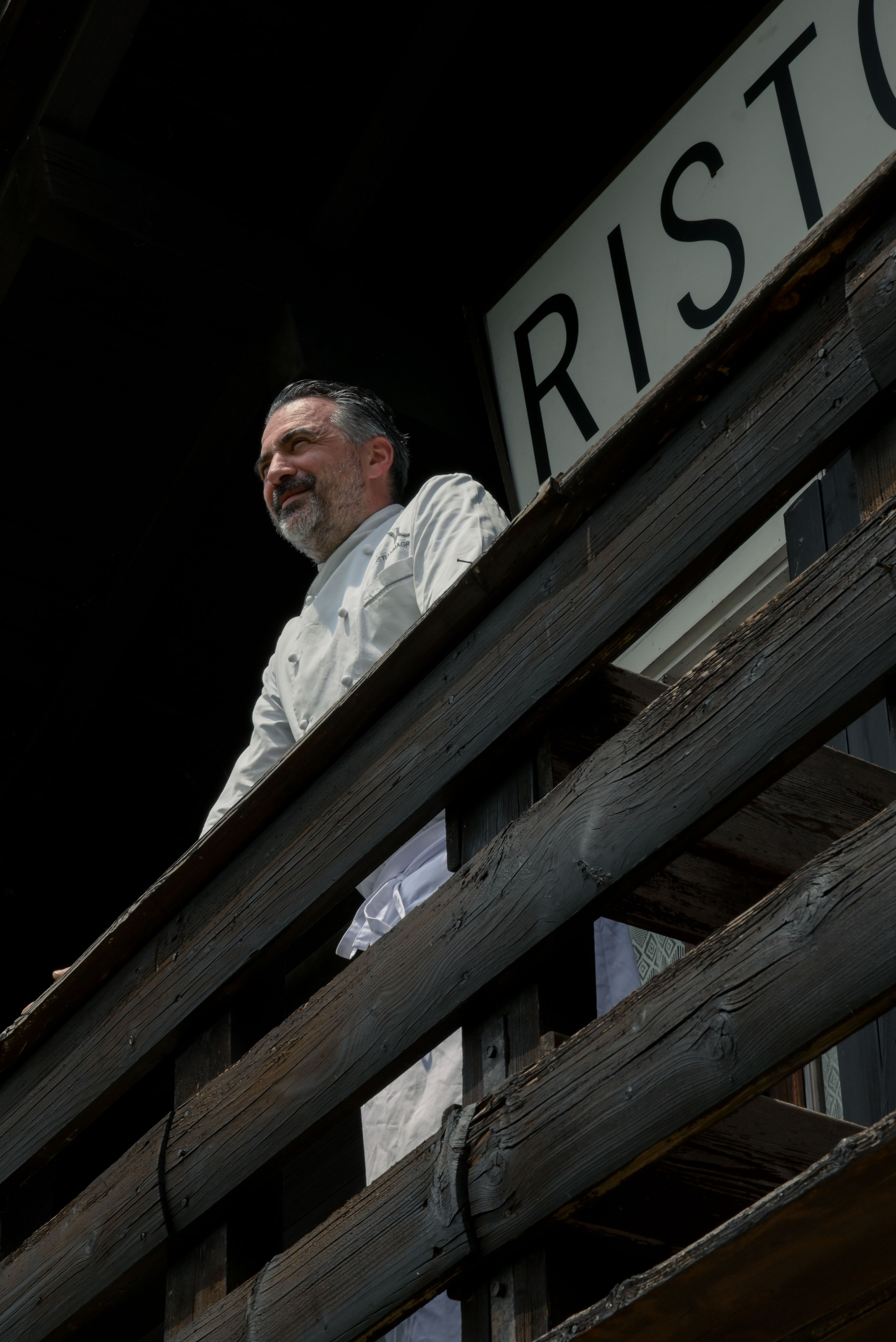 This is the right place to intimate wedding party: Italian kitchen, beautiful place with lake view