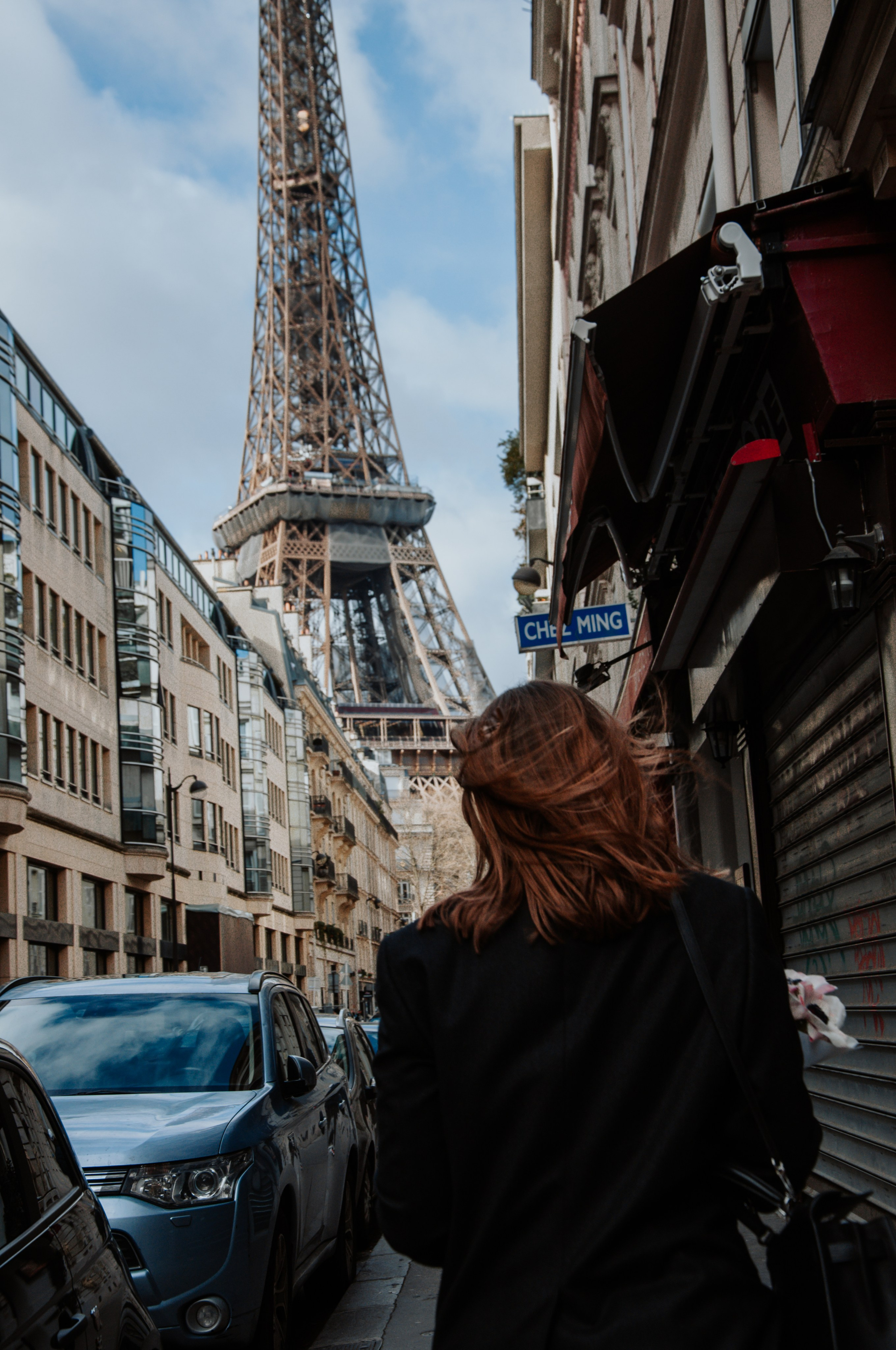 Фотосессия подруг у Эйфелевой башни. Фотограф в Париже Полина Осипова