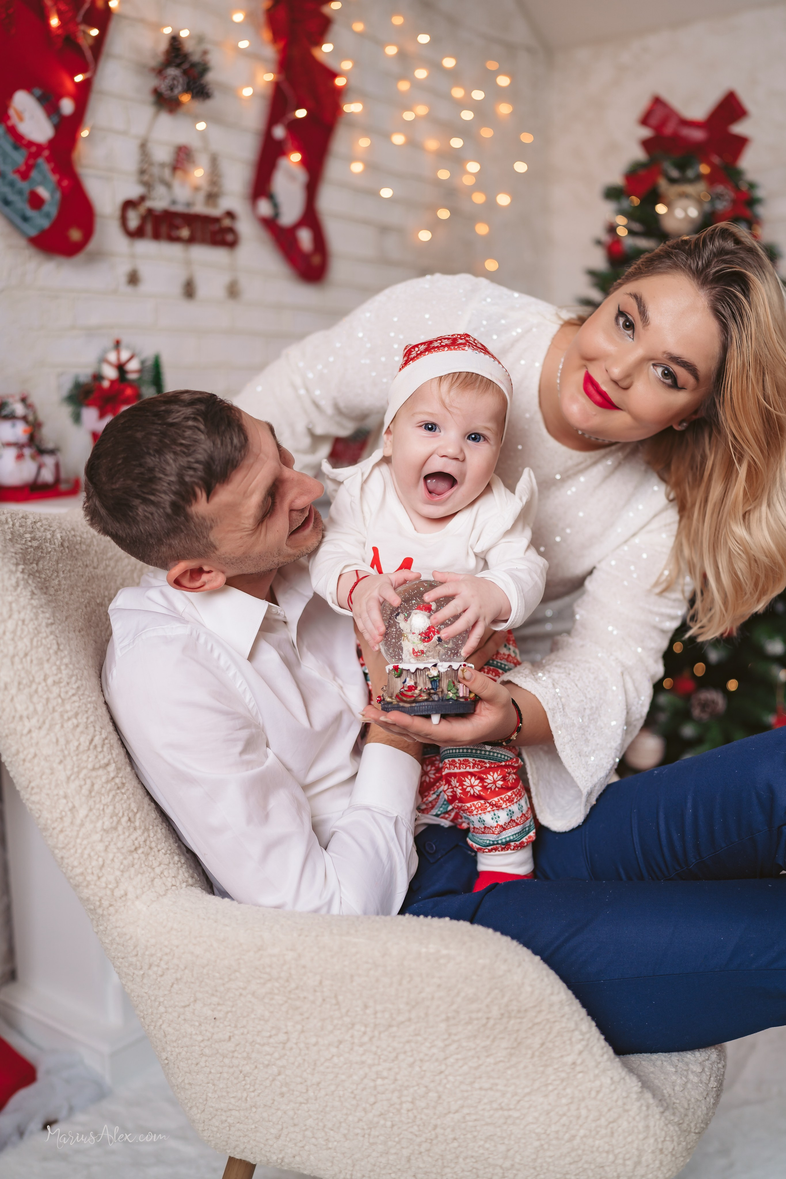 Crăciun în trei - Daniela Gabriel & Victor. Marius Alex fotograf de eveniment si portret din Suceava