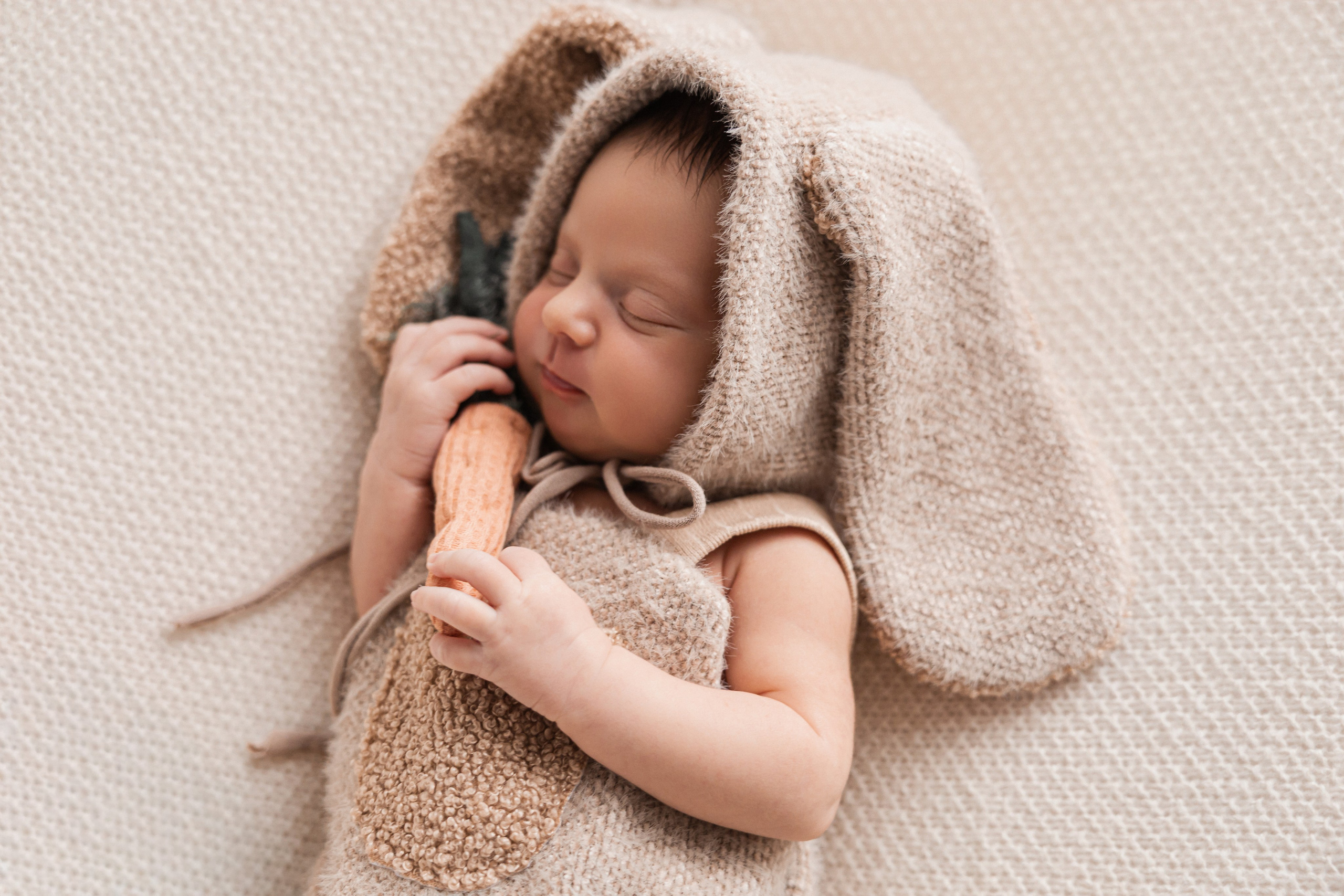 První dny života. Rodinná, těhotenská, newborn a lifestyle fotografka v Písku Oxana Telupilova
