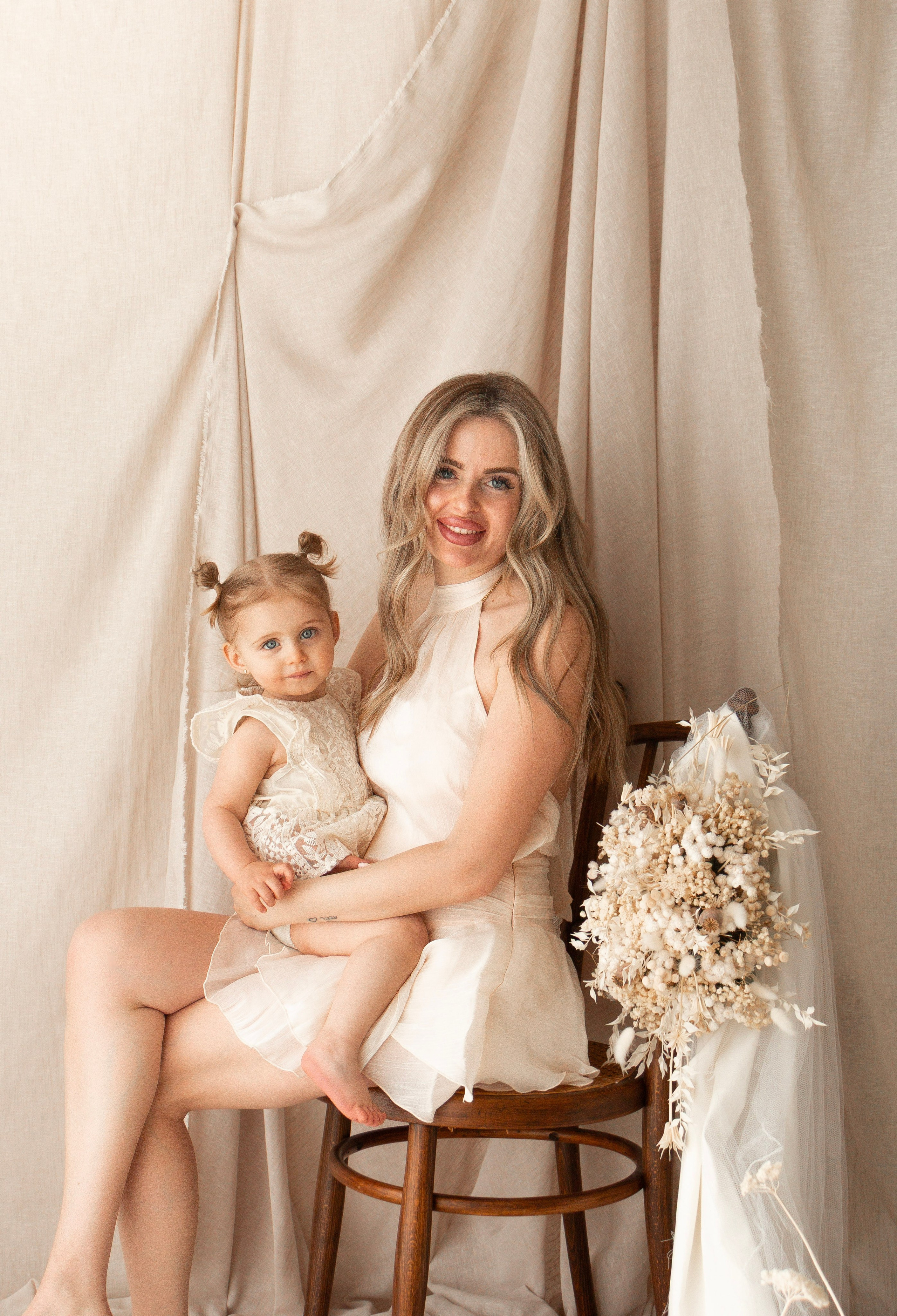 Mommy & me: Valerie & Stella. Zwangerschapsfotografie, newborn, gezinnen, branding, liefde én geboortefotografie