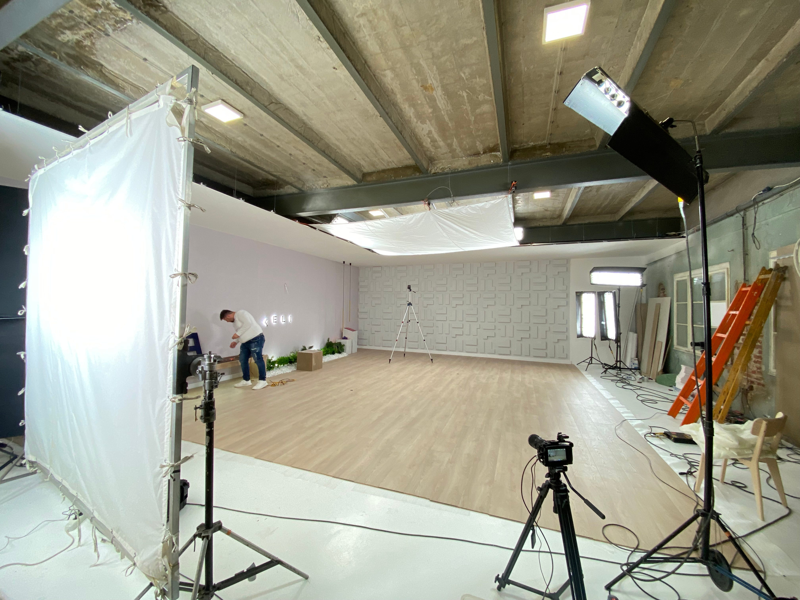 Studio Photogenic. Commercial and studio photographer in Belgrade