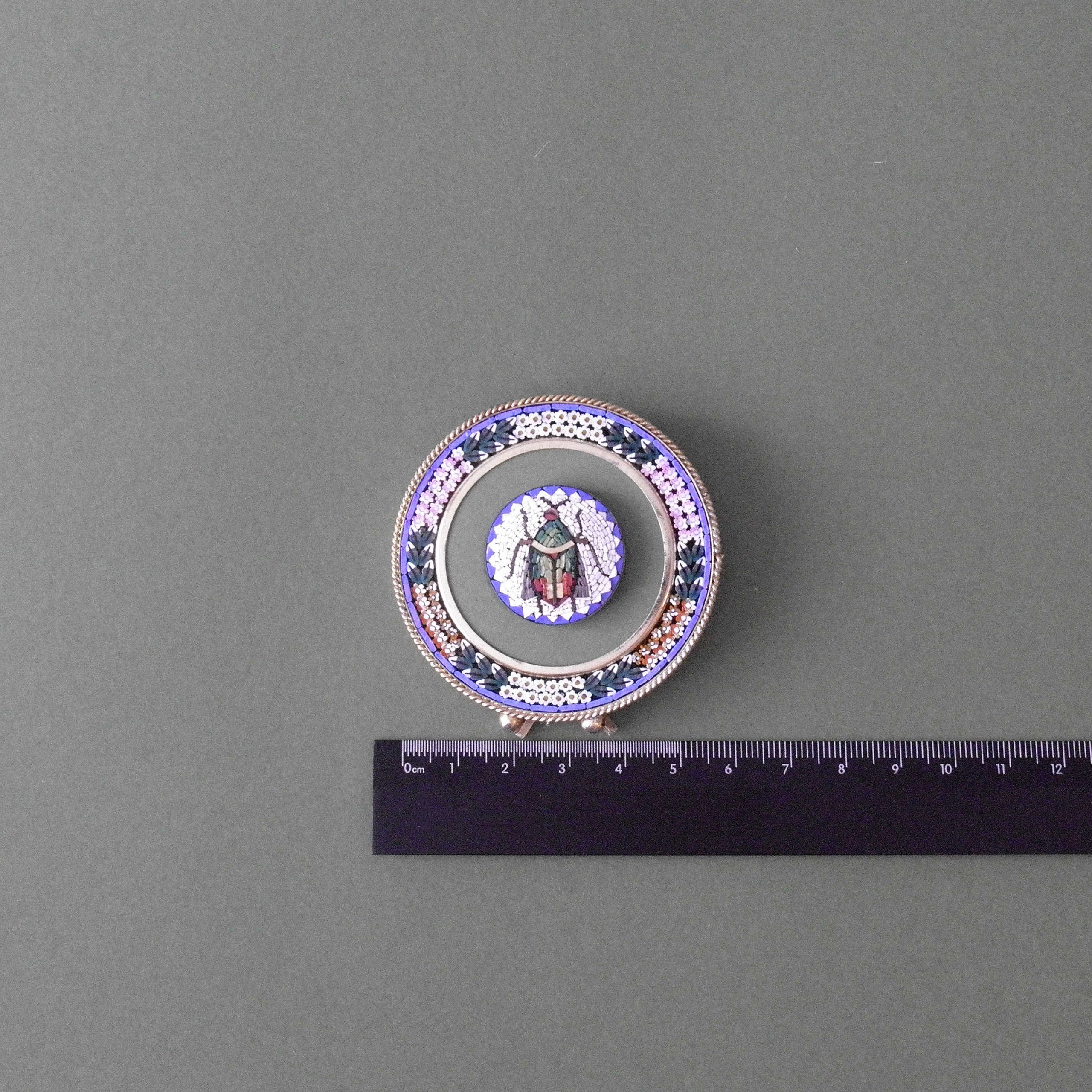 Mosaic beetle. Современнные и актикварные украшения в Барселоне, Москве и Санкт-Петербурге