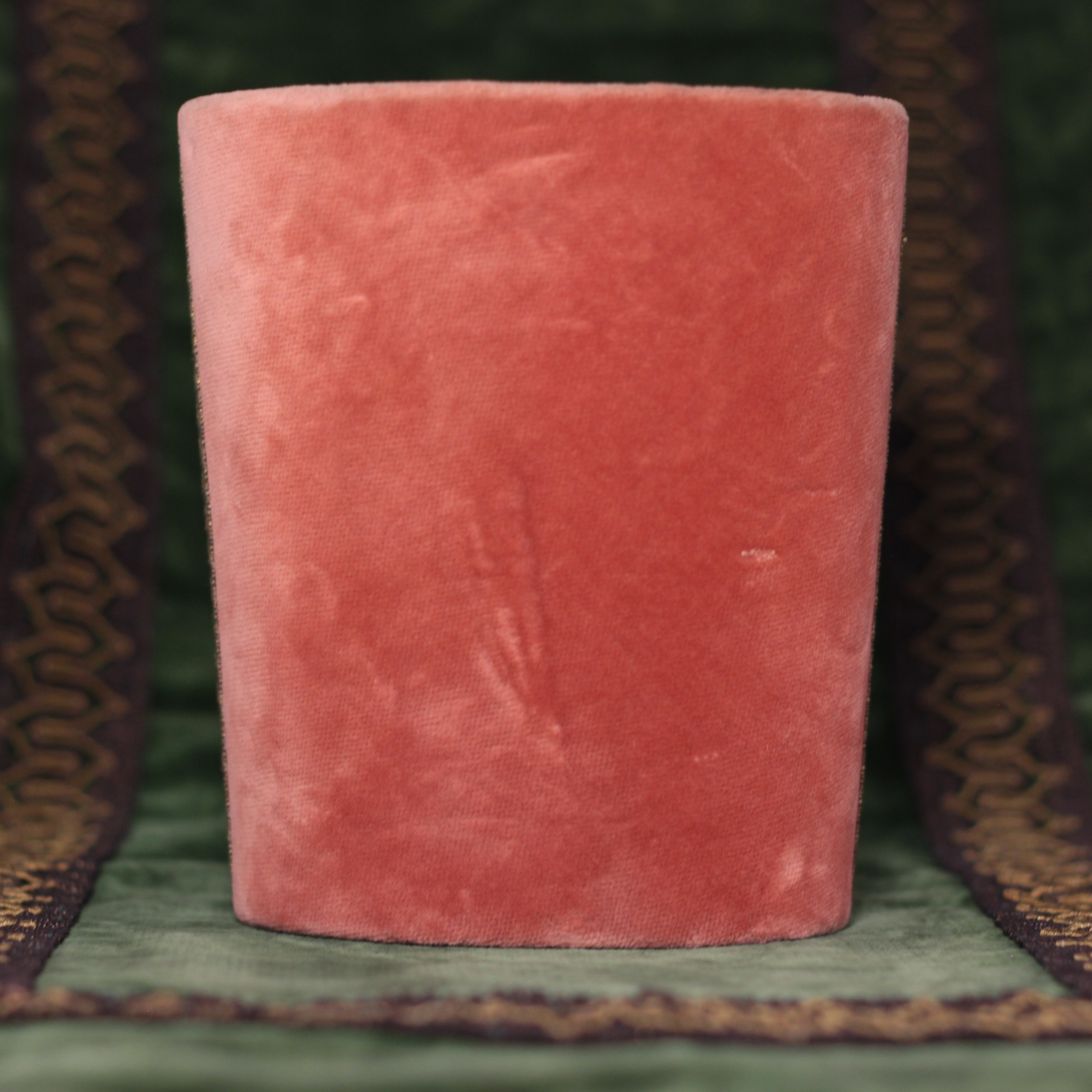 Fan box. Современнные и актикварные украшения в Барселоне, Москве и Санкт-Петербурге