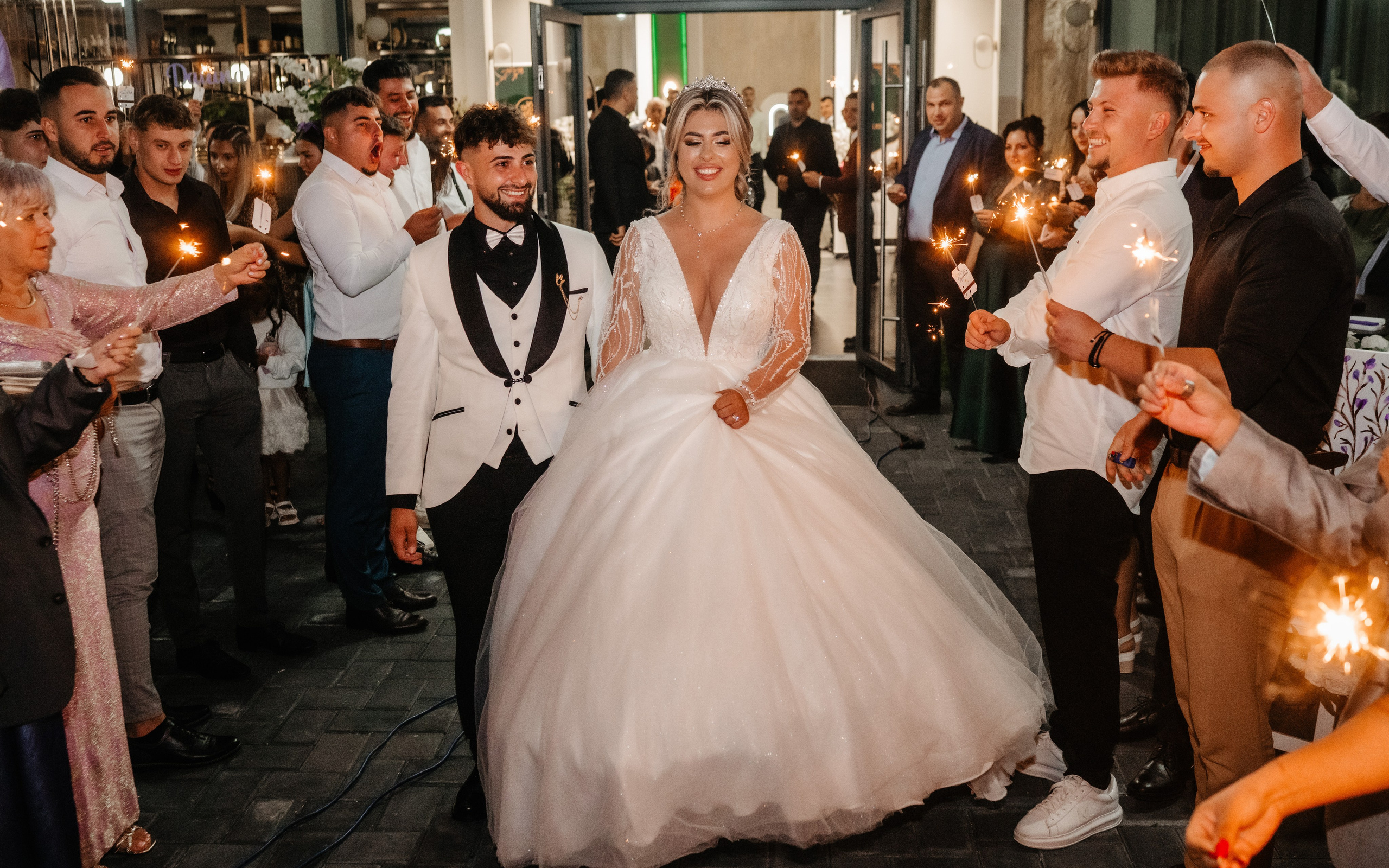 🤎 D a i a n a & D a n i e l - Wedding Day Preview. Wedding & Family Photographer