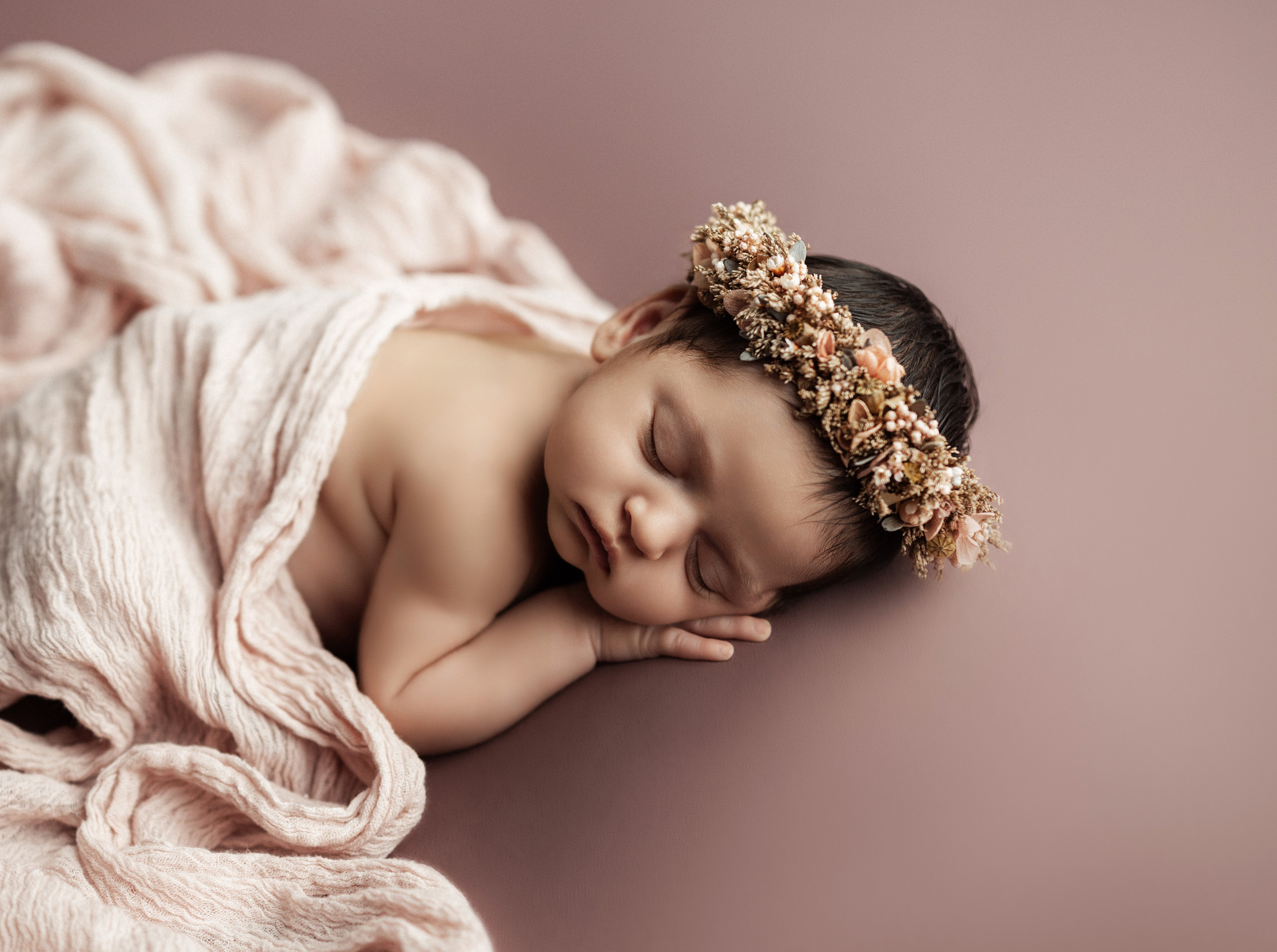 Newborn Classic. Newborn, kids, family photographer based near Zurich, Switzerland