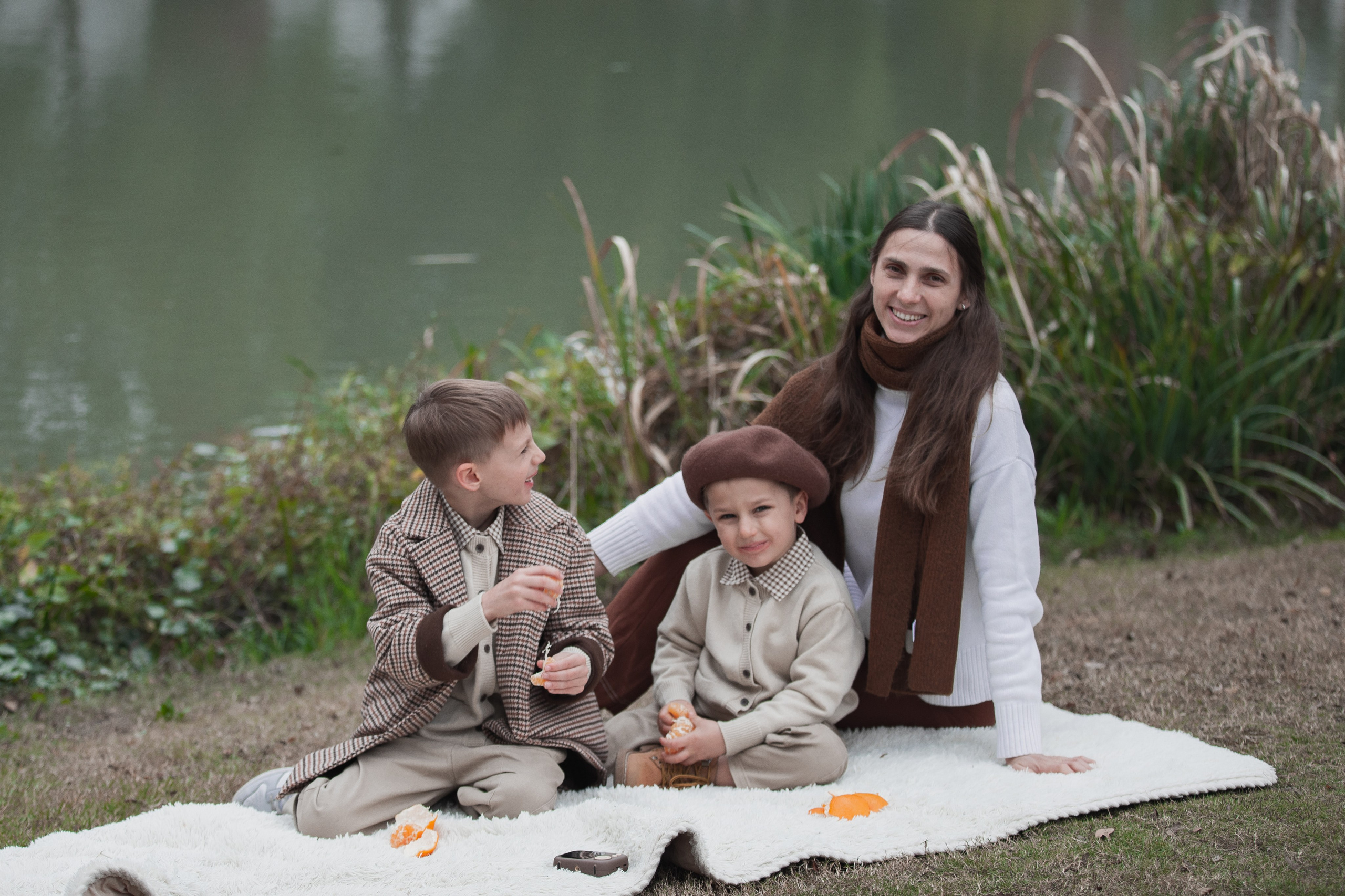 Family photoshoot in Temsa town, Shanghai. Photographer in Shanghai — Lola Pidluskaya