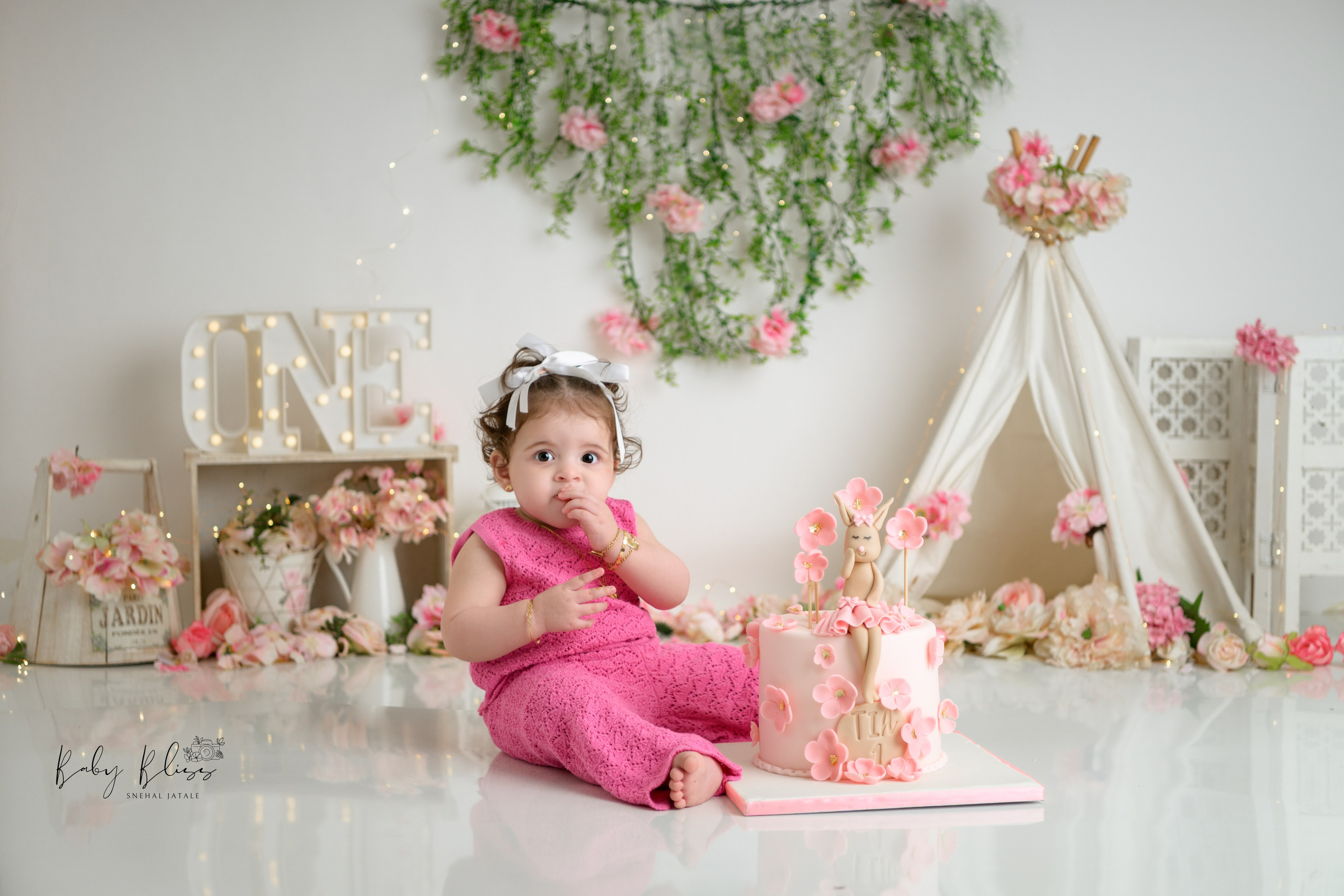 Cake Smash photoshoot in Doha Qatar. Professional themed cake smash photography in Doha, Qatar. Newborn photo session in Doha Qatar, baby, sitter, cake smash, pre-birthday, maternity, family photographer in Doha, Qatar