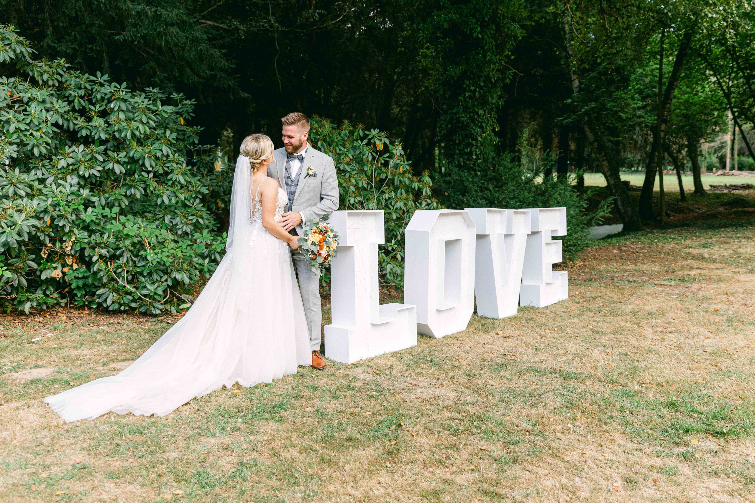 Brautpaar bei ihrer Hochzeit im Rittergut Voldagsen