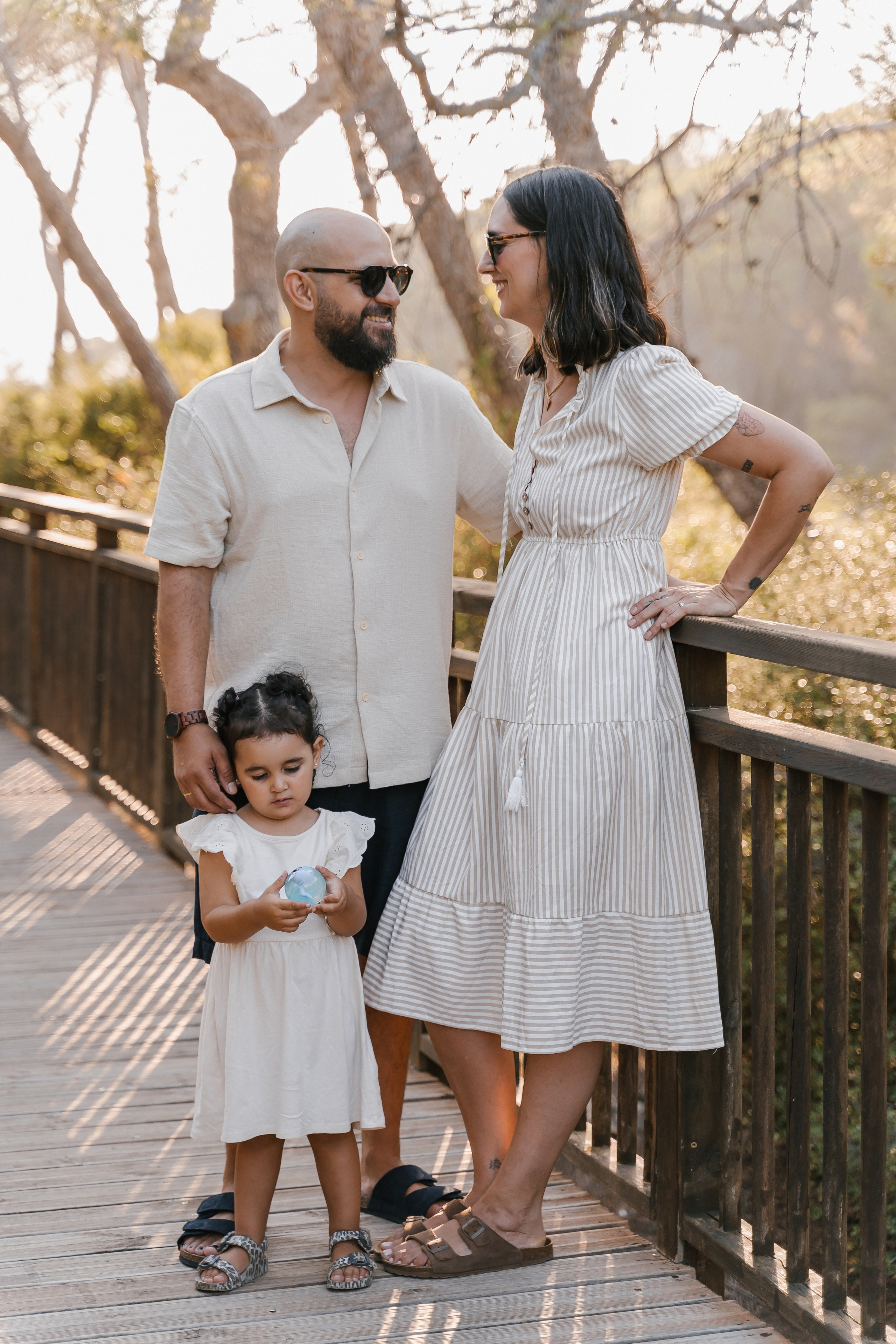 Rebeca, Roman y Laia. Fotógrafa de bodas y familias en España, Valencia: Nadia ProFoto