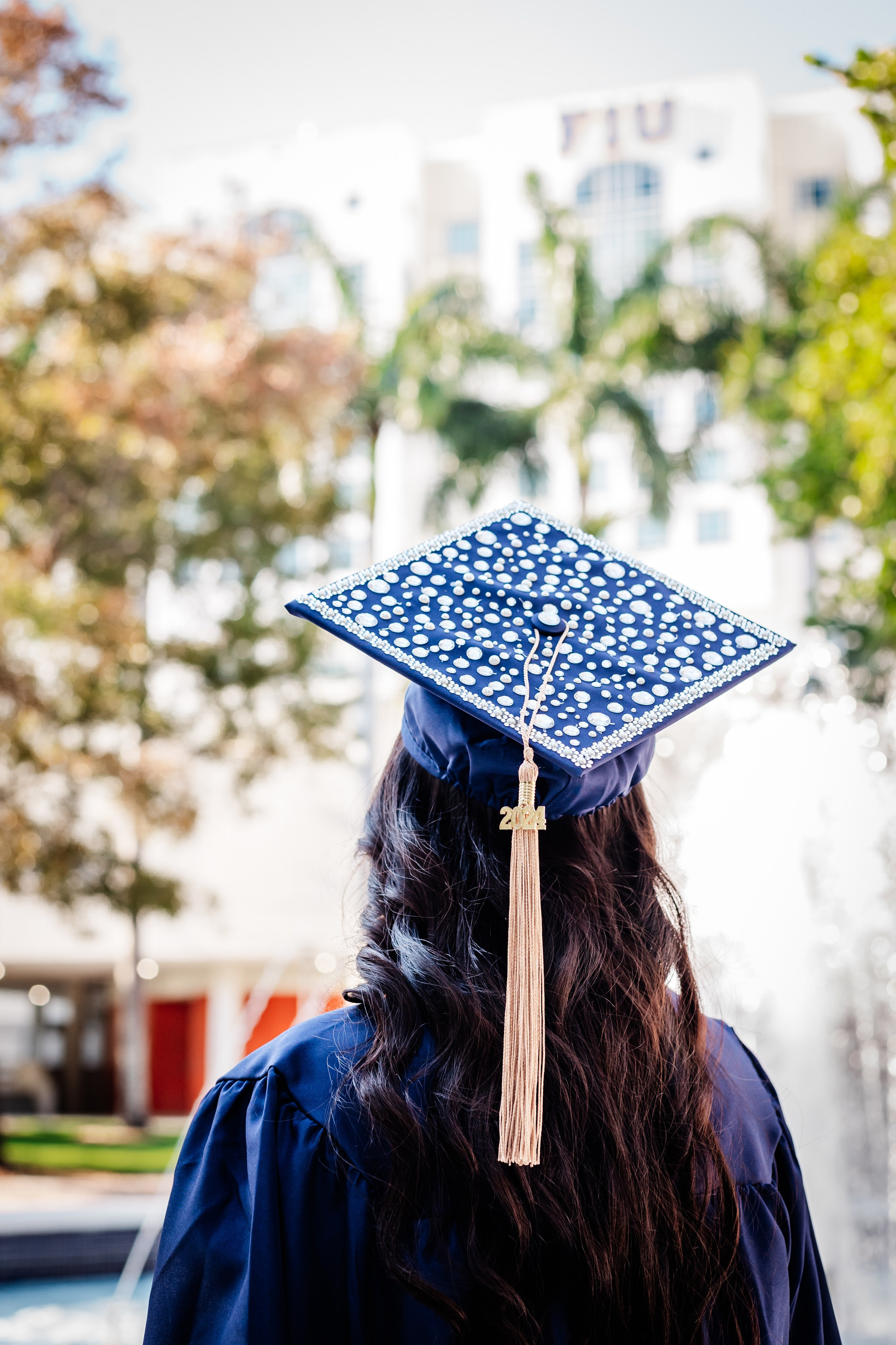 Decorating your graduation cap: do’s and don’ts. Portrait and graduation photographer Marina Simanava