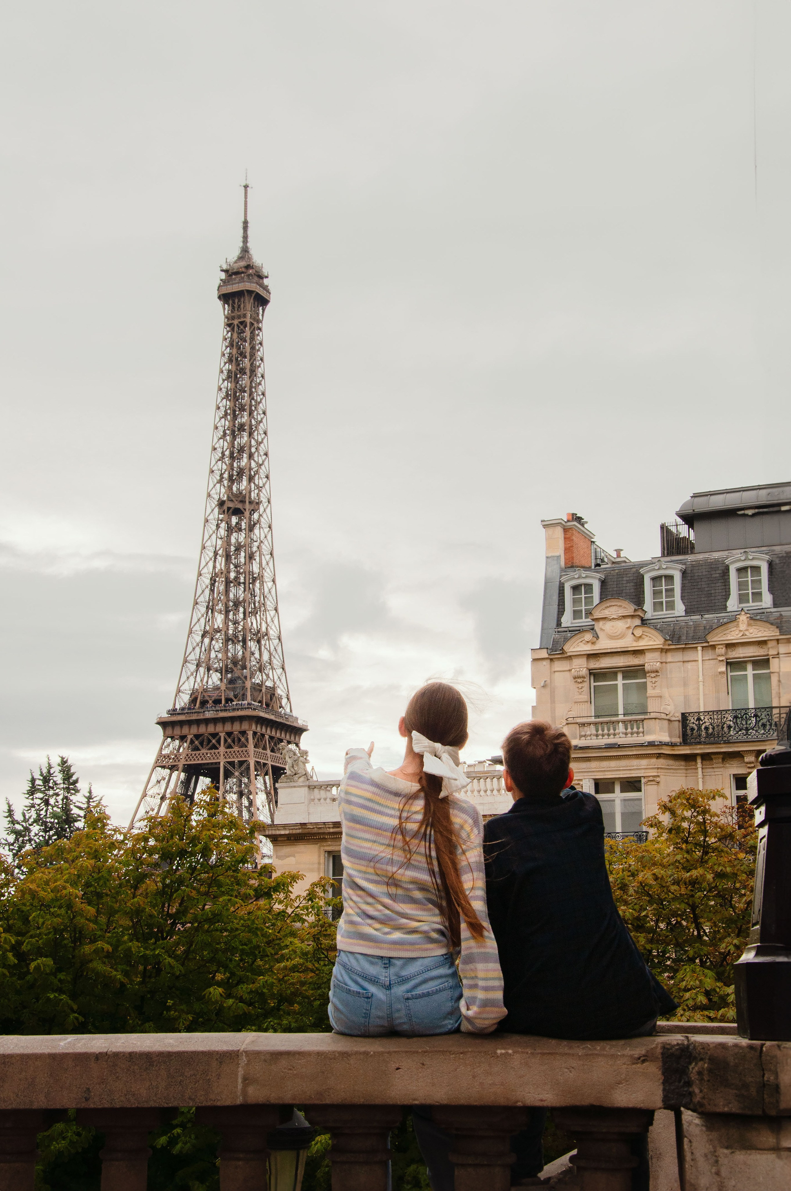 Семейная фотосессия у Эйфелевой башни. Фотограф в Париже Полина Осипова