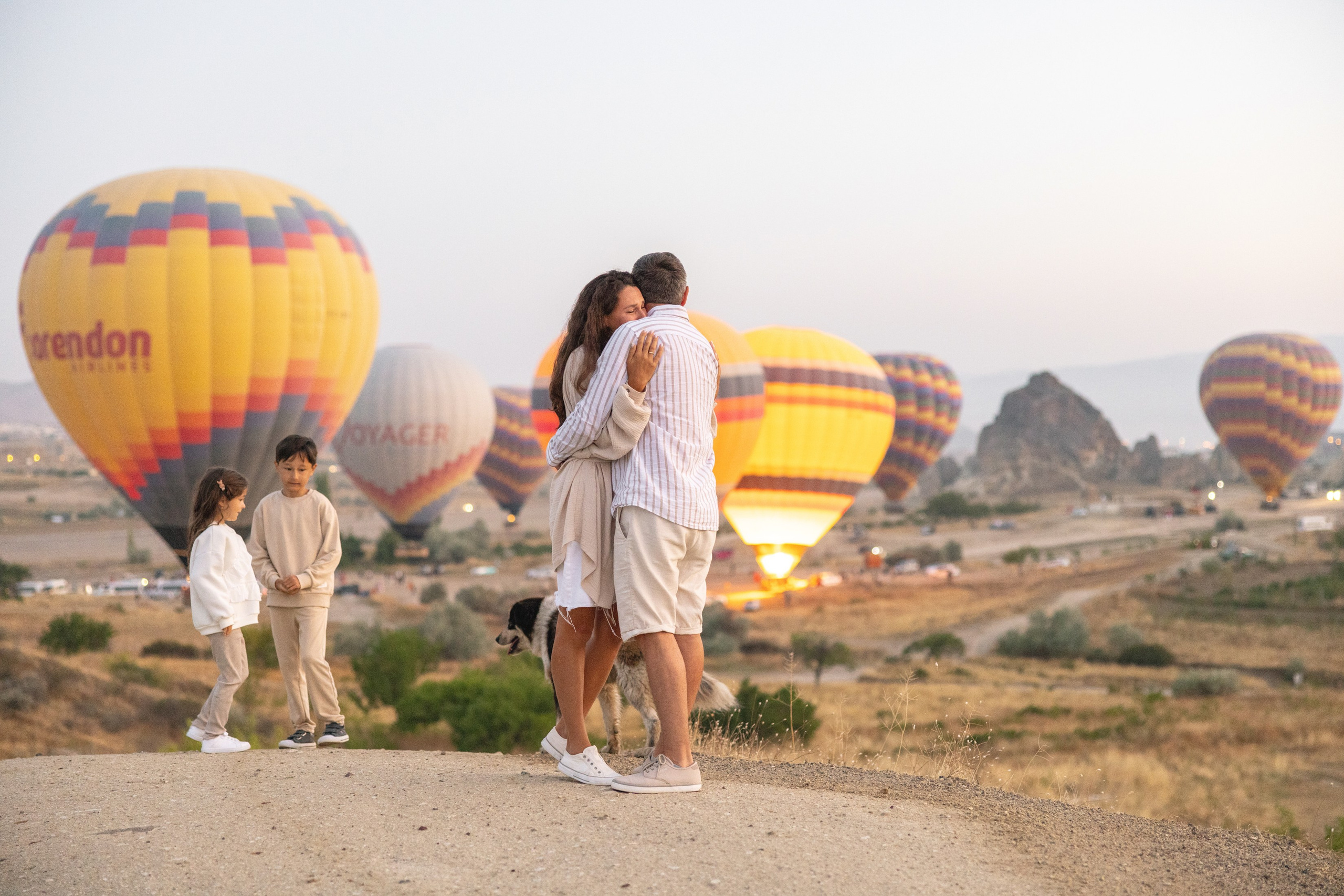 Family Photoshoot at Sunrise with Cappadocia’s Hot Air Balloons. Julia Ganch I Fashion Wedding Photography I Cappadocia Turkey
