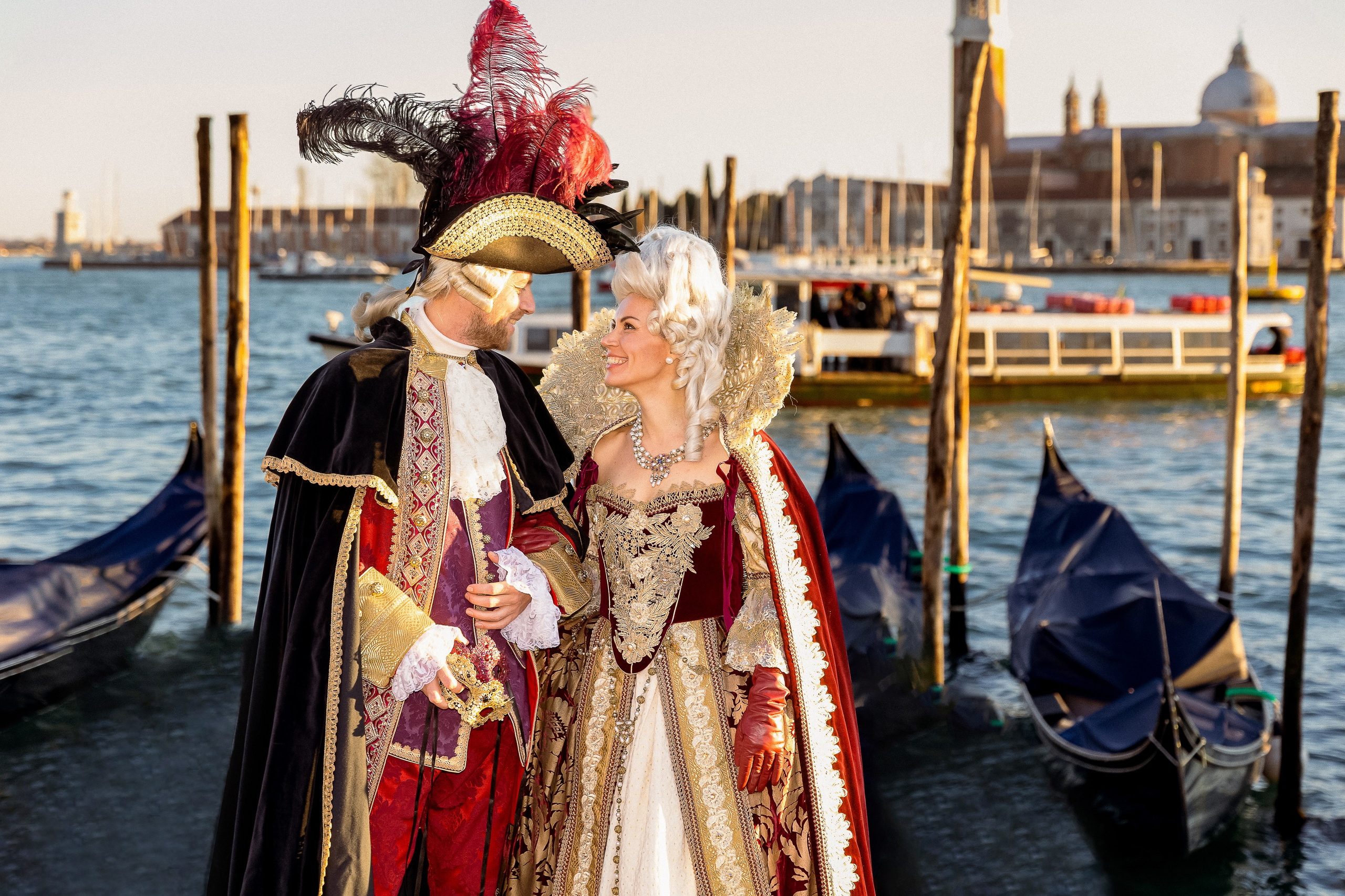 Aleksandr & Ekaterina in venetian carnival