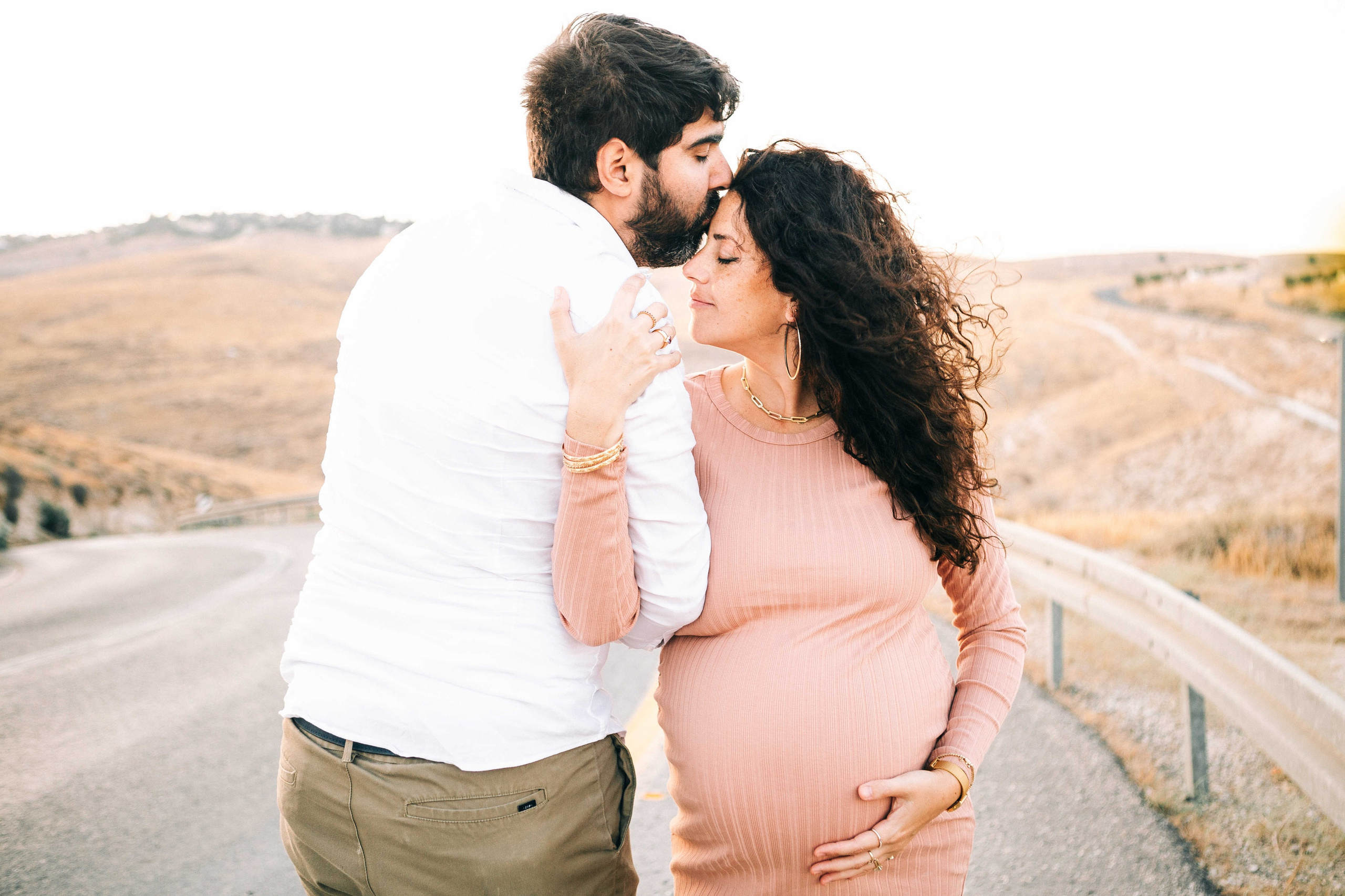 PREGNANT PHOTOSESSION IN THE DESERT. PHOTOGRAPHER IN ISRAEL