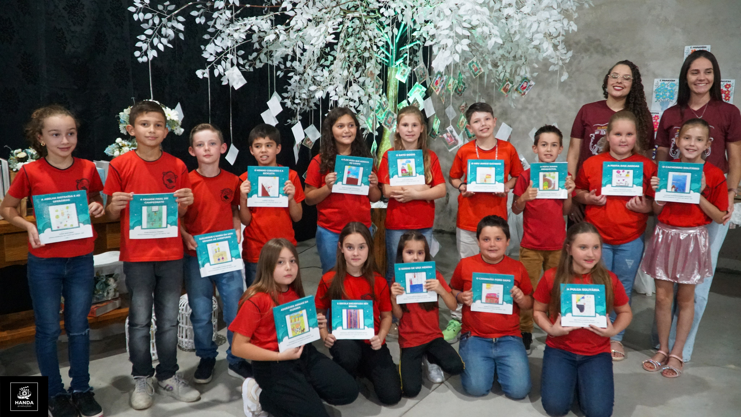 Noite autógrafos colégio Aurélio Buarque de Holanda. Handa Produções