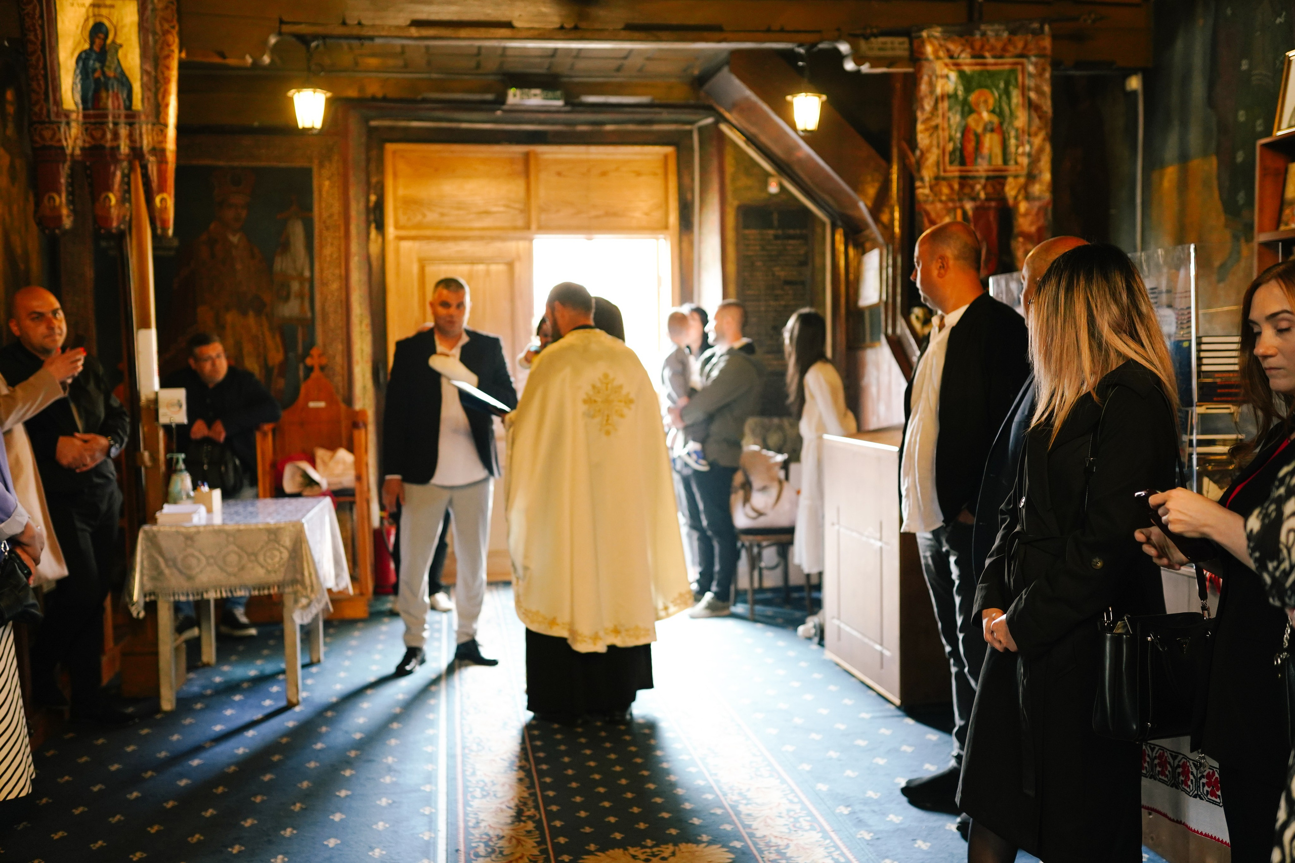 Fotografie de Eveniment Brașov: Povești Vizuale | Mădălina Beda. Madalina Beda- Artist vizual, fotograf, doula la nastere, consultant babywearing Brasov si in toata tara