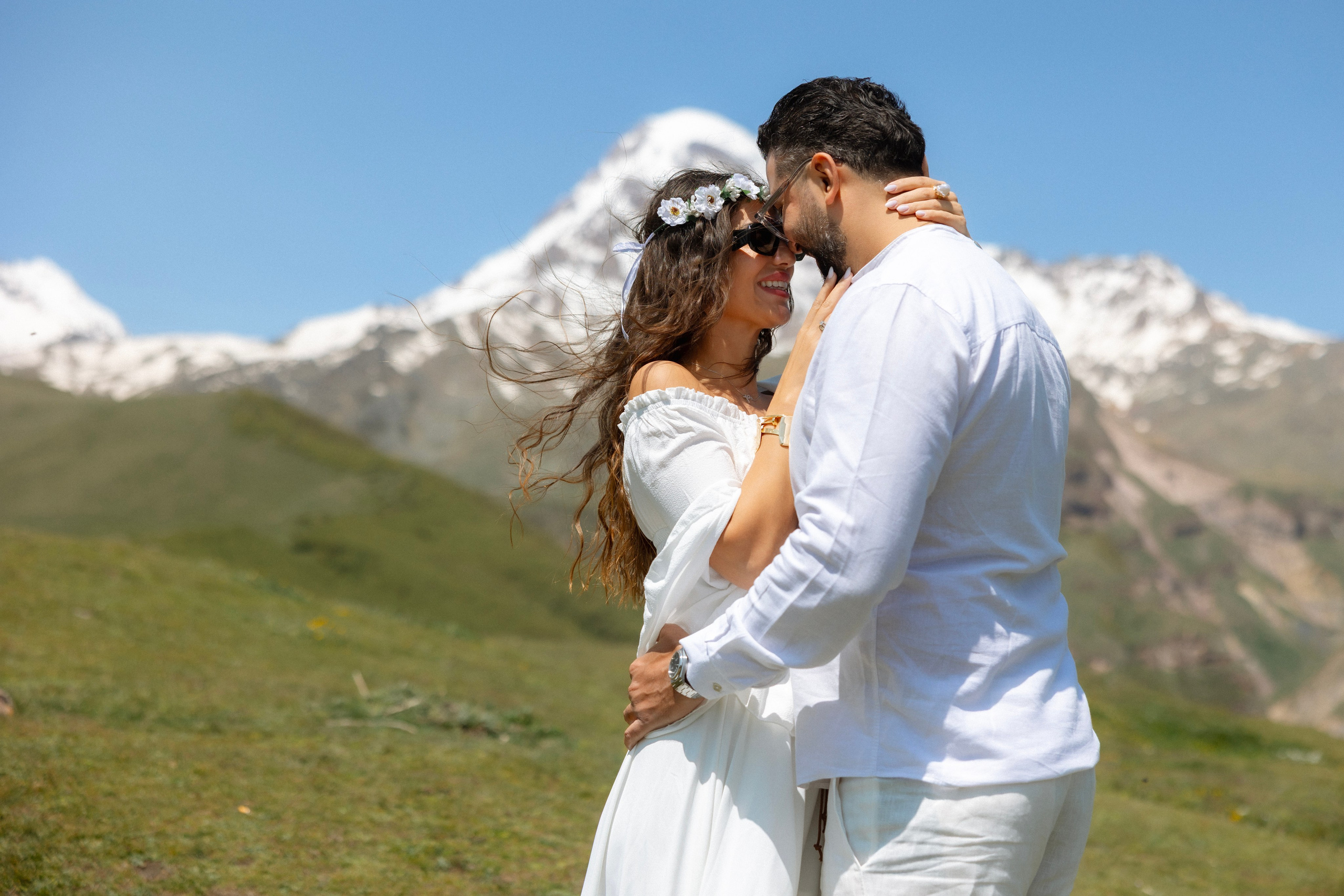 Love story in Kazbegi. Wedding photographer in Tbilisi Ioseb Mamniashvili