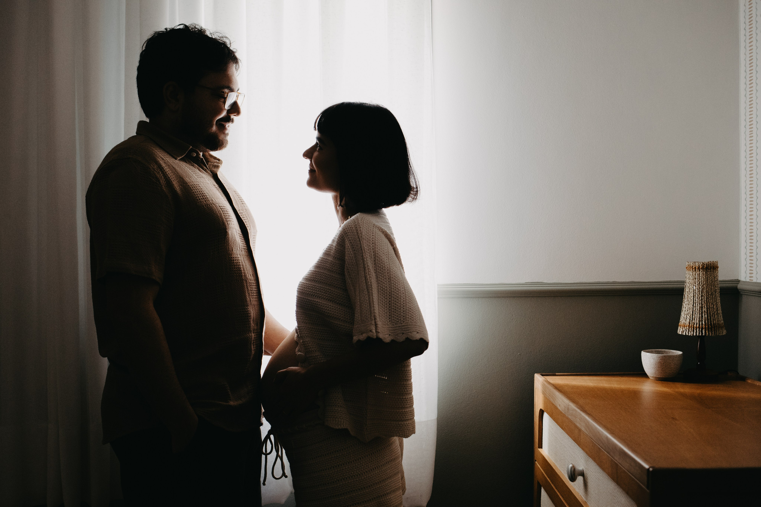 M + L + F — Ensaio gestante bem aconchegante em casa! (mas teve estúdio também). Fotografia de casamento em Belo Horizonte