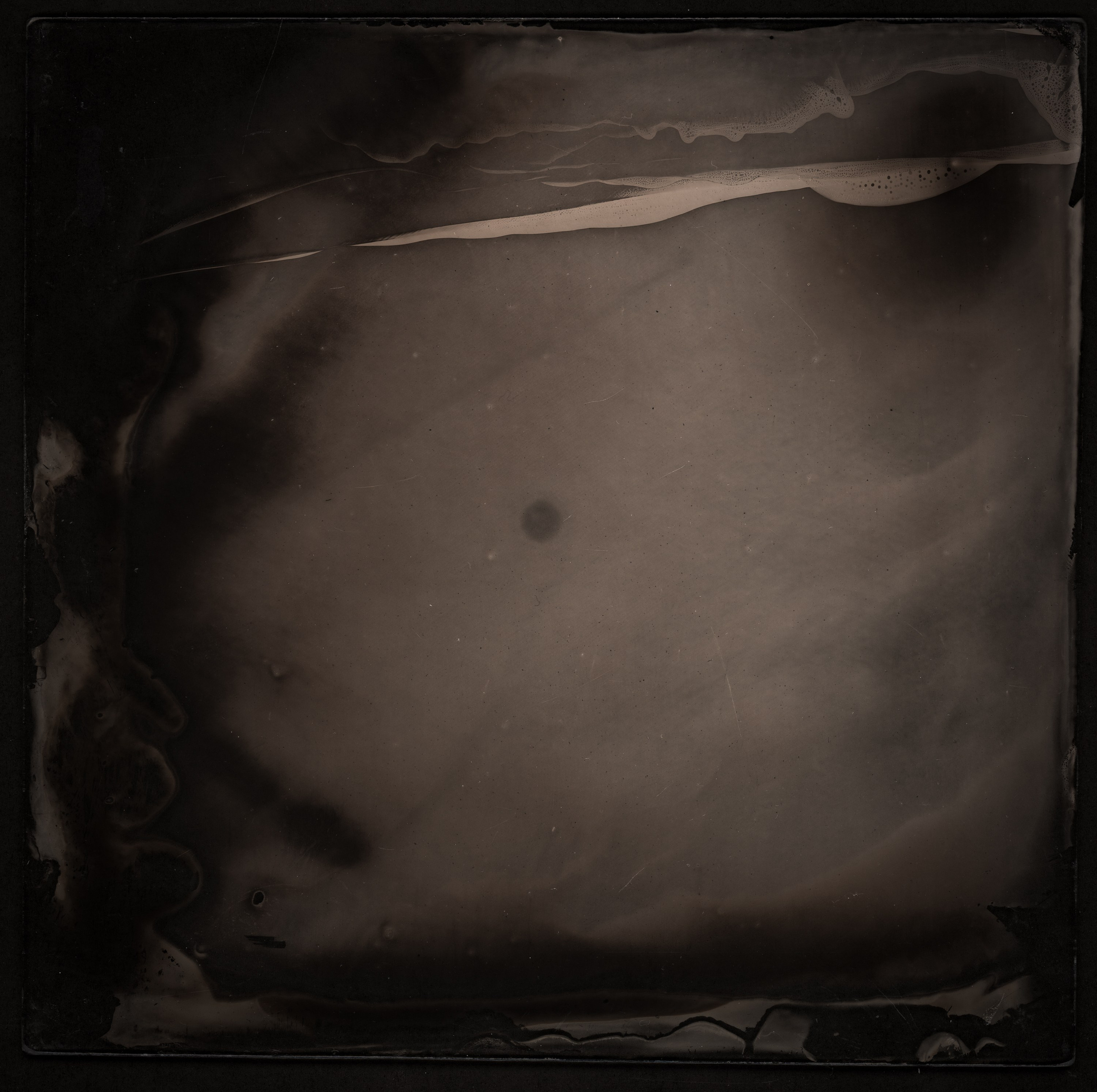 APPARITIONE. Adriano Escanhuela — Experimental