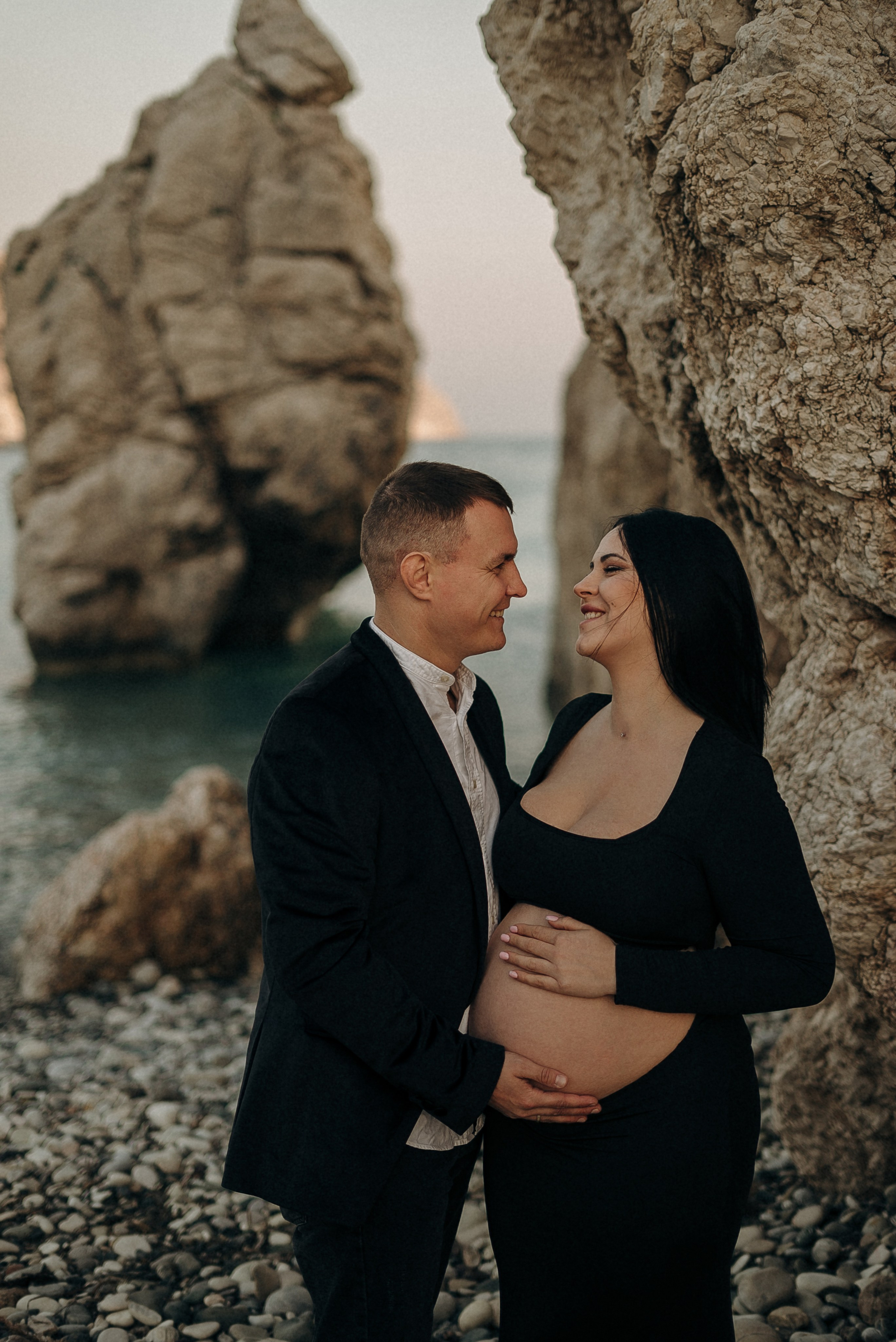Фотосессия беременности на закате у Камня Афродиты | Maternity photoshoot at Aphrodite’s Rock. Портретный и семейный фотограф в Лимассоле Кипр Анна Руссу