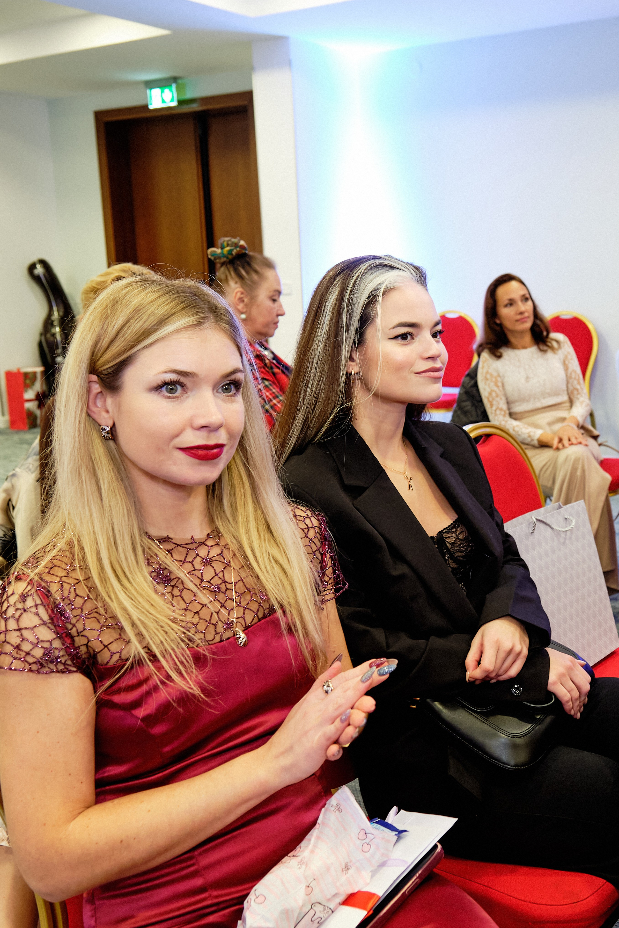 Фоторепортаж з благодійного Новорічного балу у Чорногорії. Портретний фотограф Альона Новгородцева