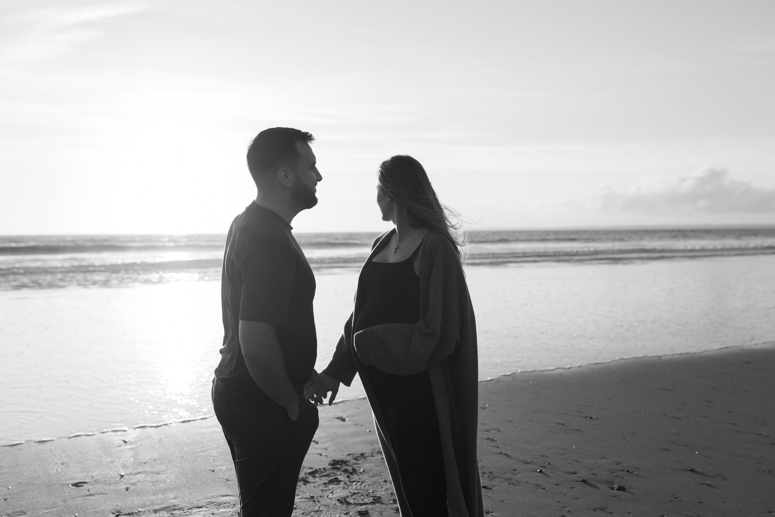 Sunset maternity photoshoot. Annah Louwagie — Lifestyle photographer for couples, families & brands | France & worldwide