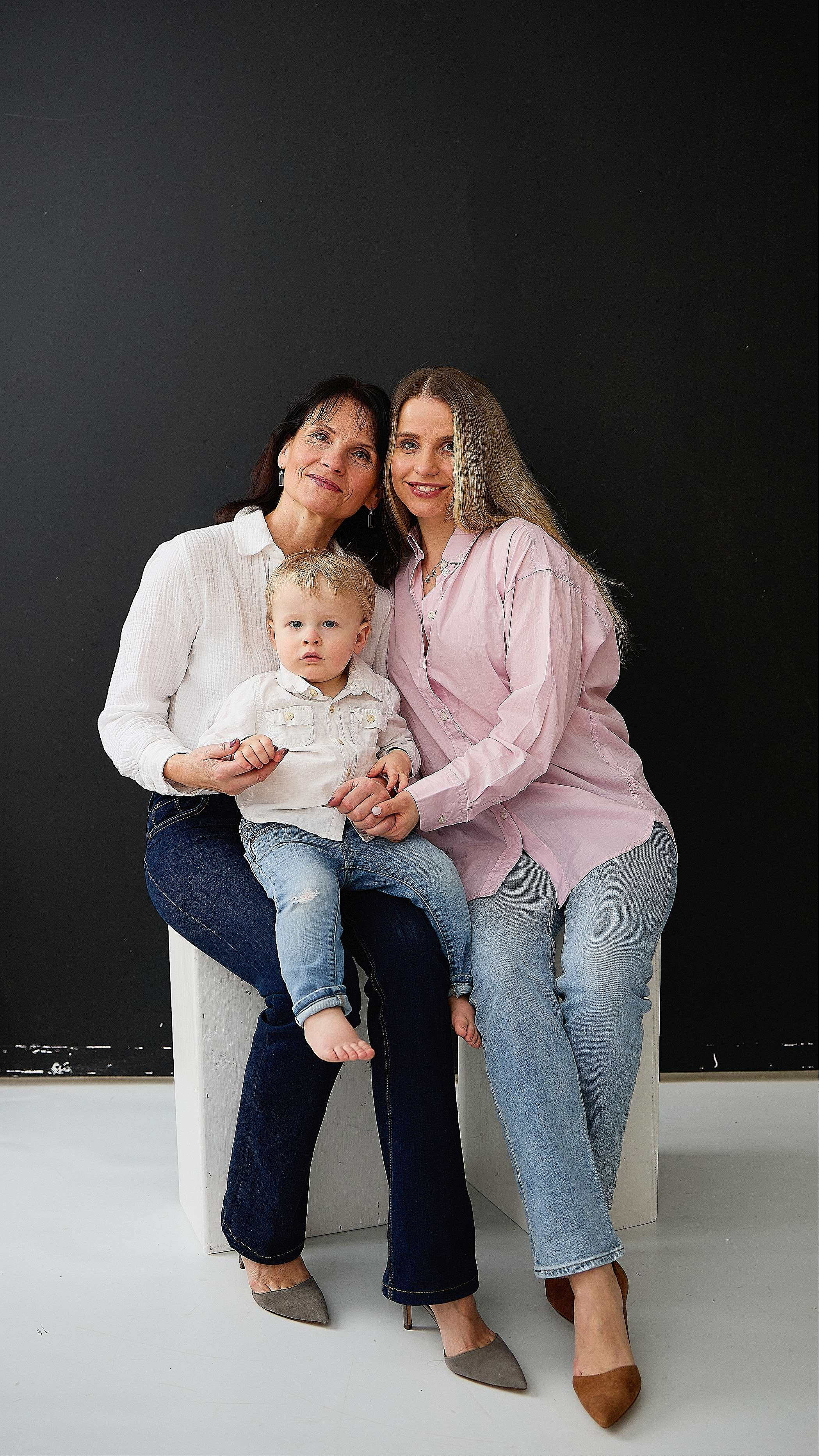 K. Rawnoir- Portrait photography by Daria Paliy.Timeless black&white portraits of women in NYC area