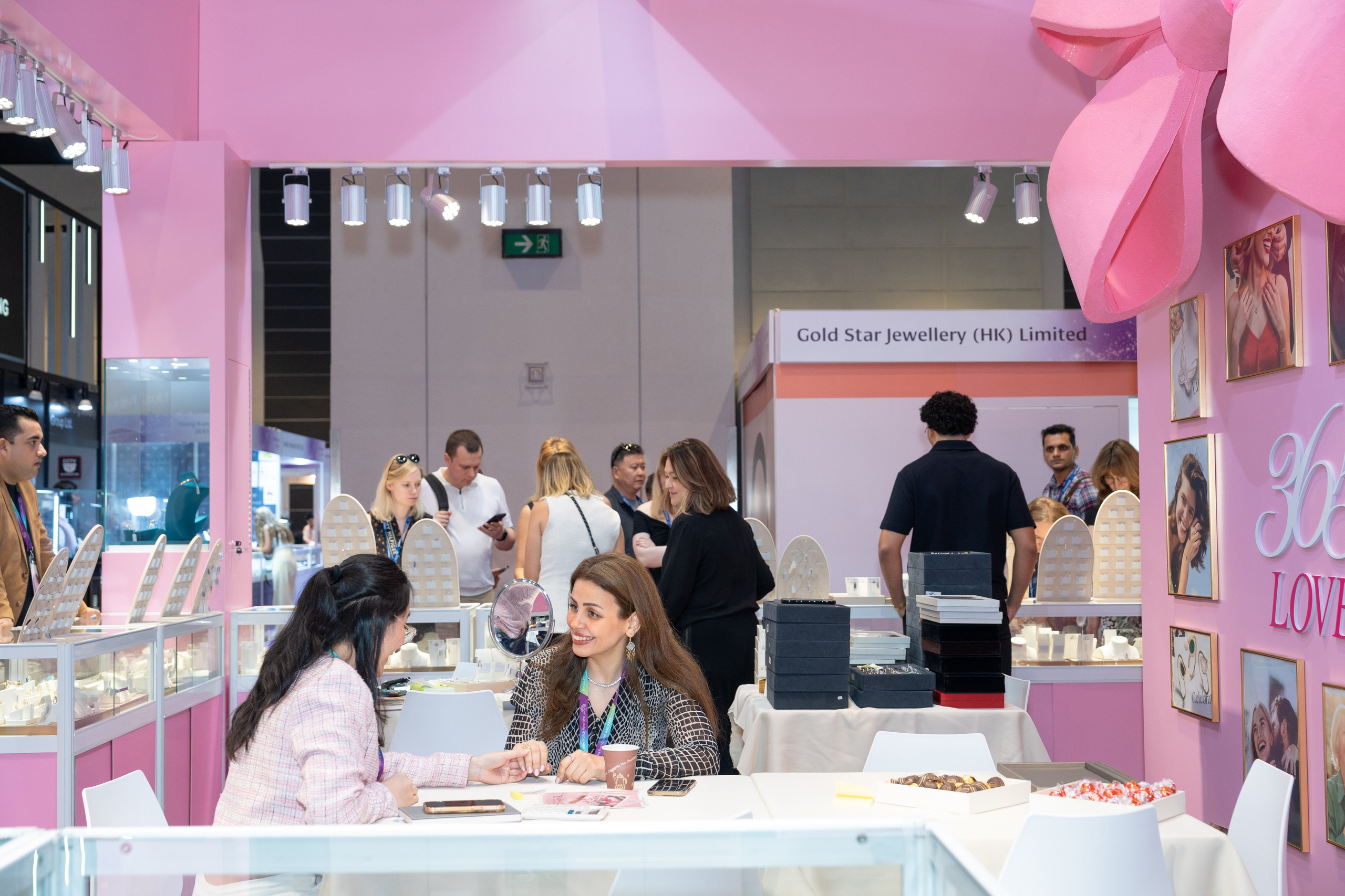 FOREVER5JEWELS. PHOTOGRAPHER IN HONG KONG (WEDDING, FASHION, FAMILY, EVENTS)